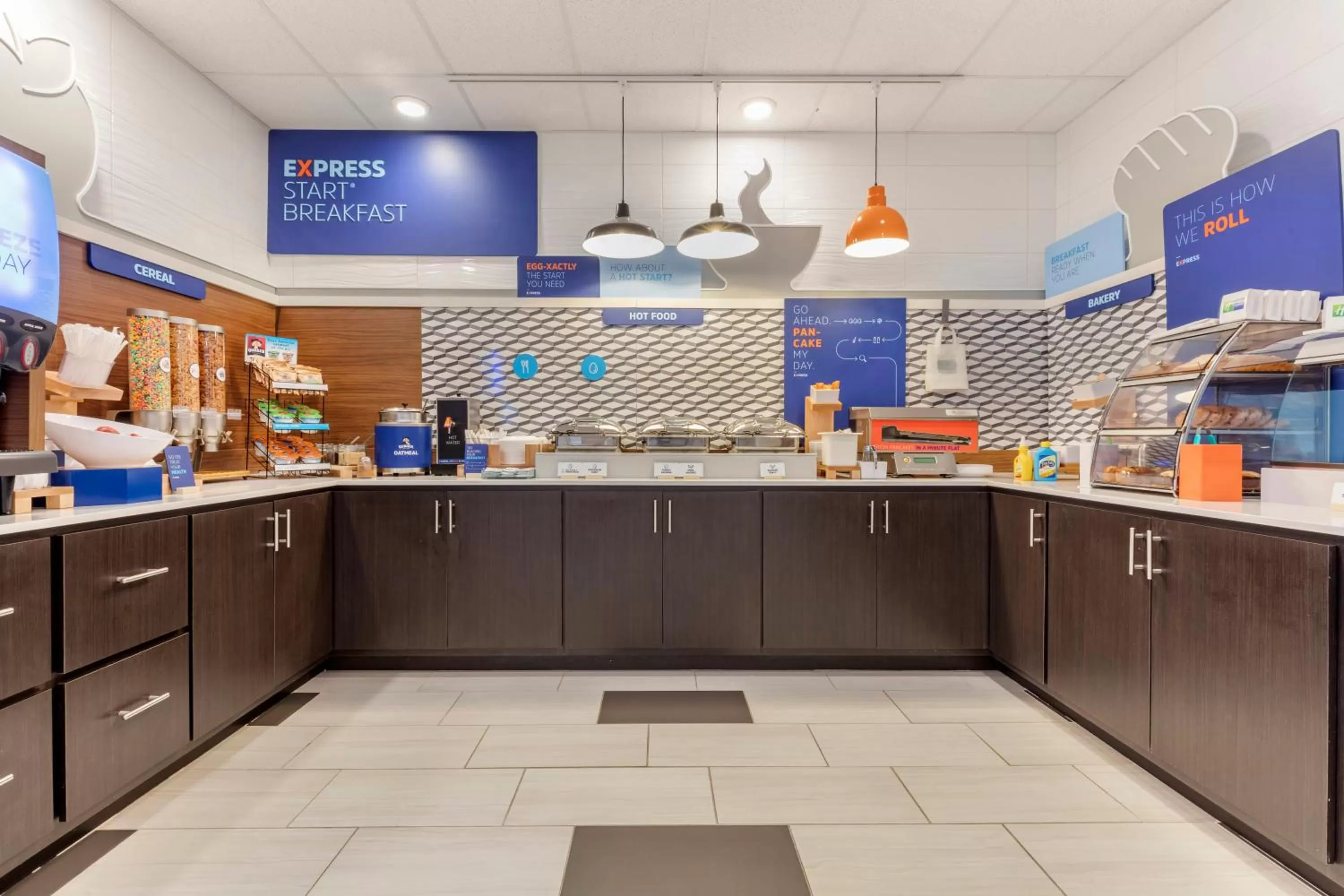 Breakfast in Holiday Inn Express Metropolis by IHG