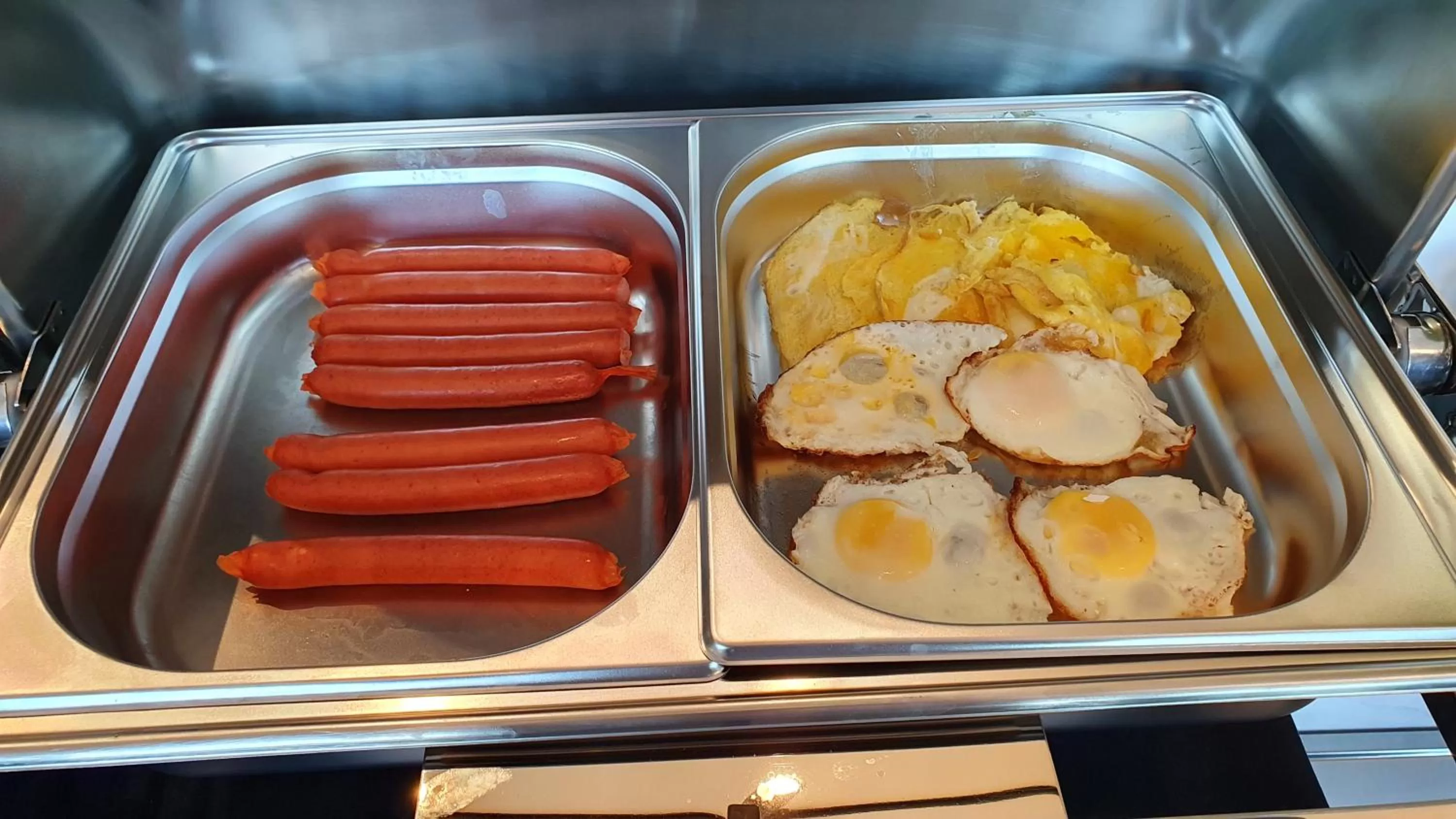 Restaurant/places to eat in CAROUSEL HOTEL