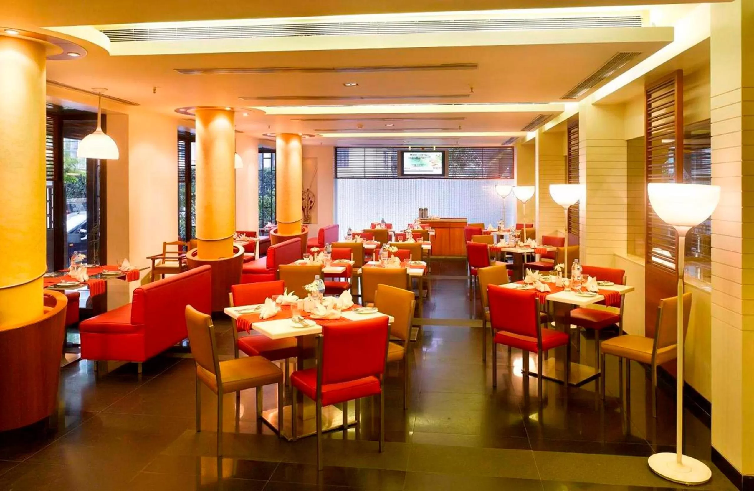 Restaurant/places to eat in Kenilworth Hotel, Kolkata