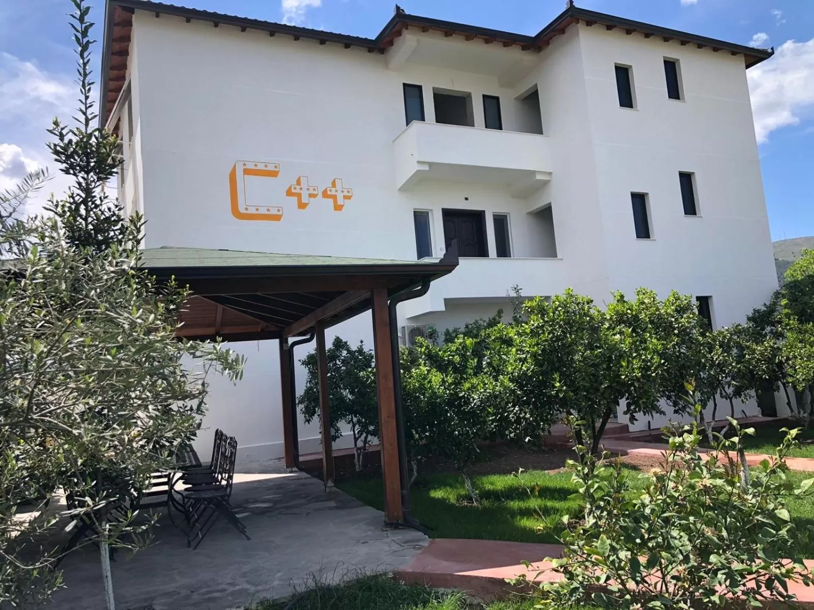 Property Building in Vila C++