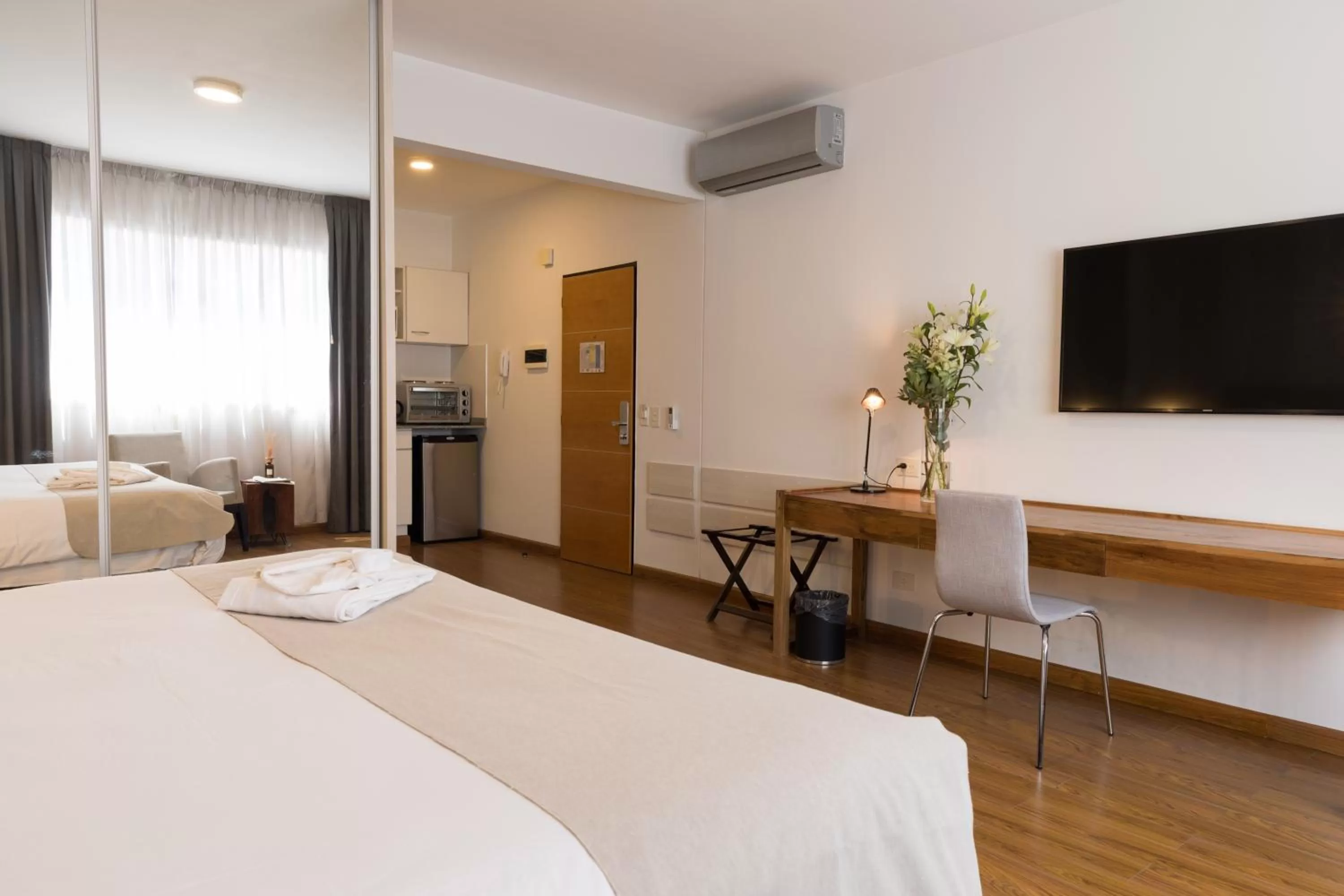 Bed in Be Hollywood!