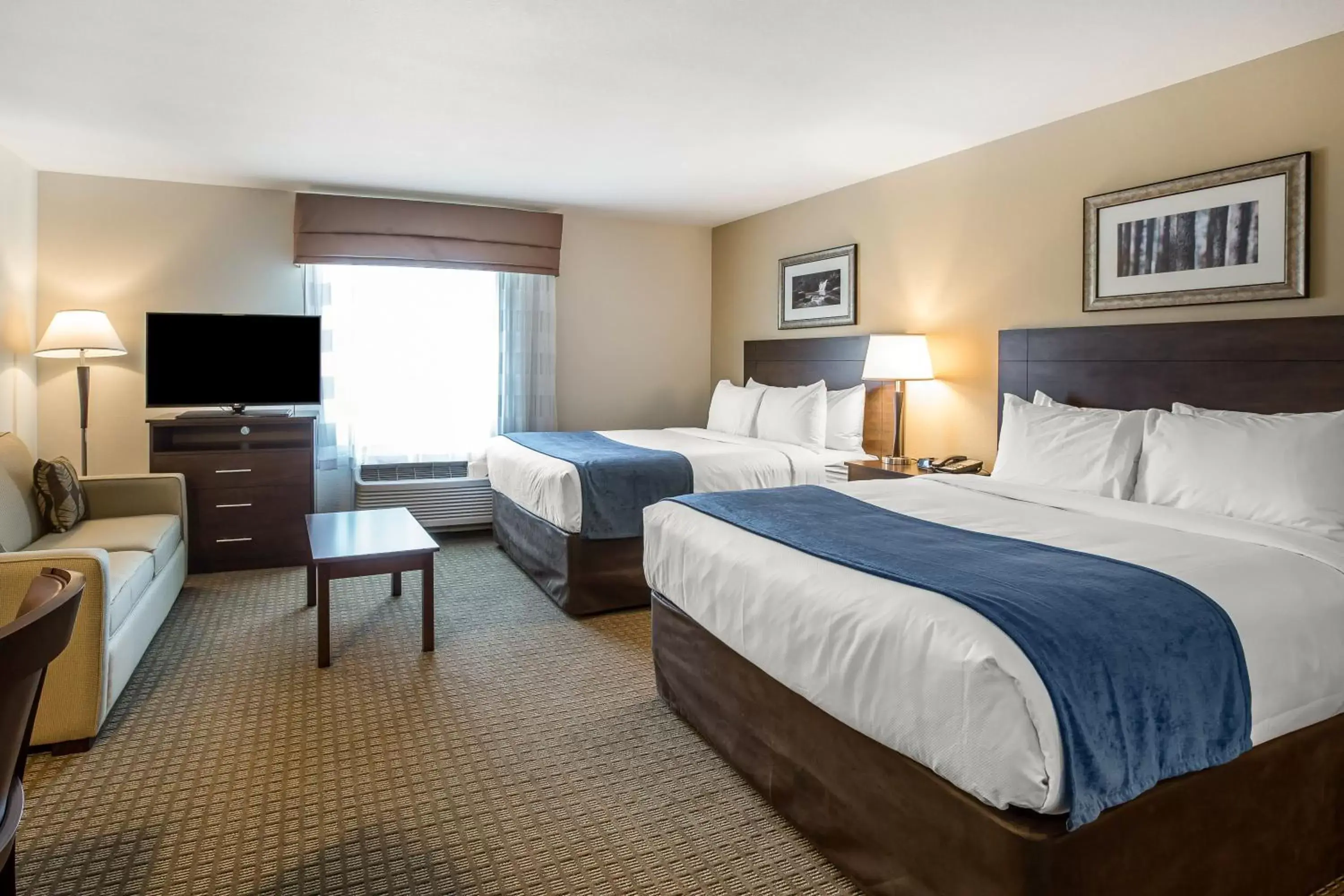 Queen Suite with Two Queen Beds in MainStay Suites Cartersville Queen Suite with Two Queen Beds in MainStay Suites Cartersville