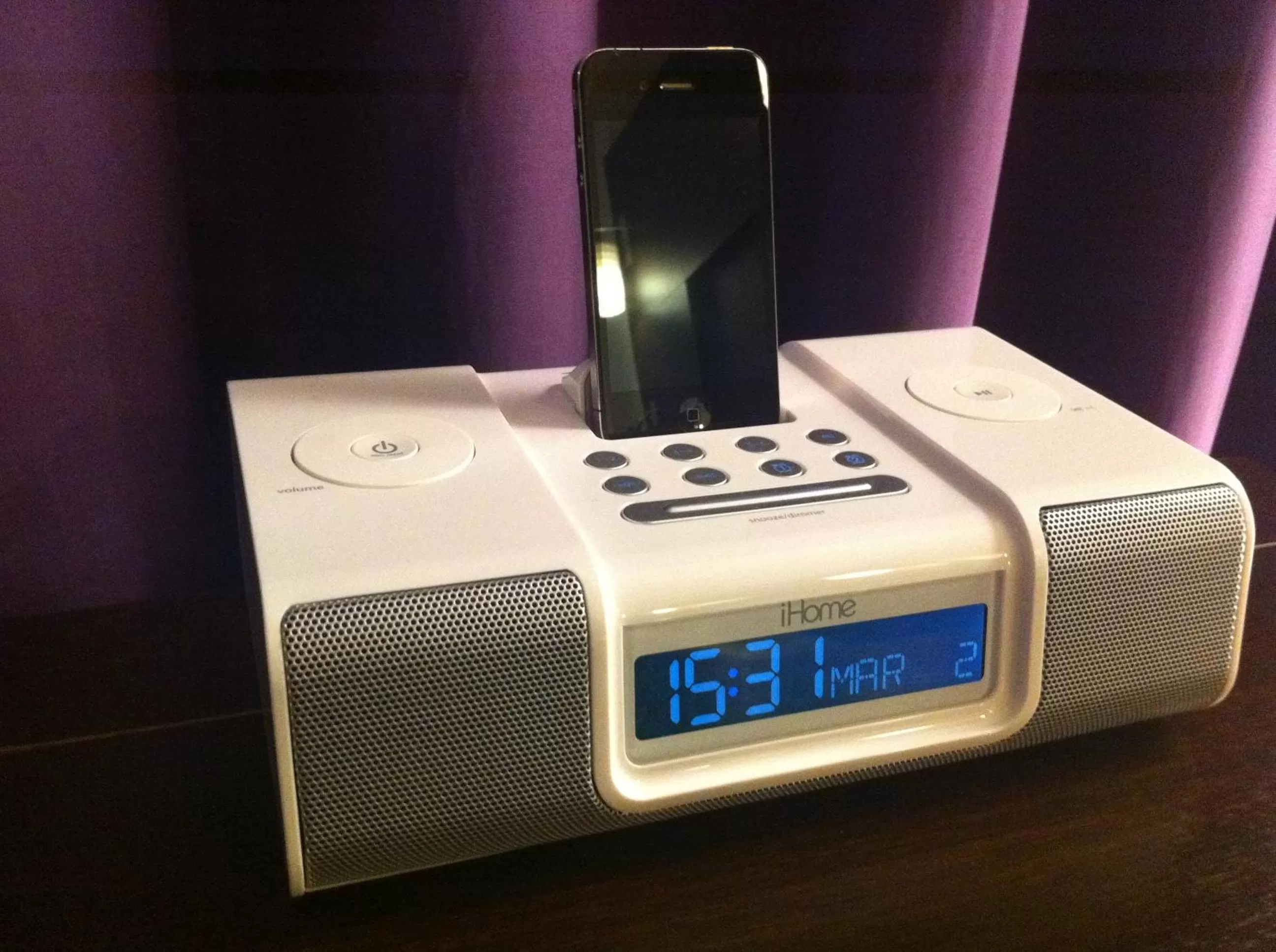 TV and multimedia in Holiday Inn Dijon Toison D'or by IHG