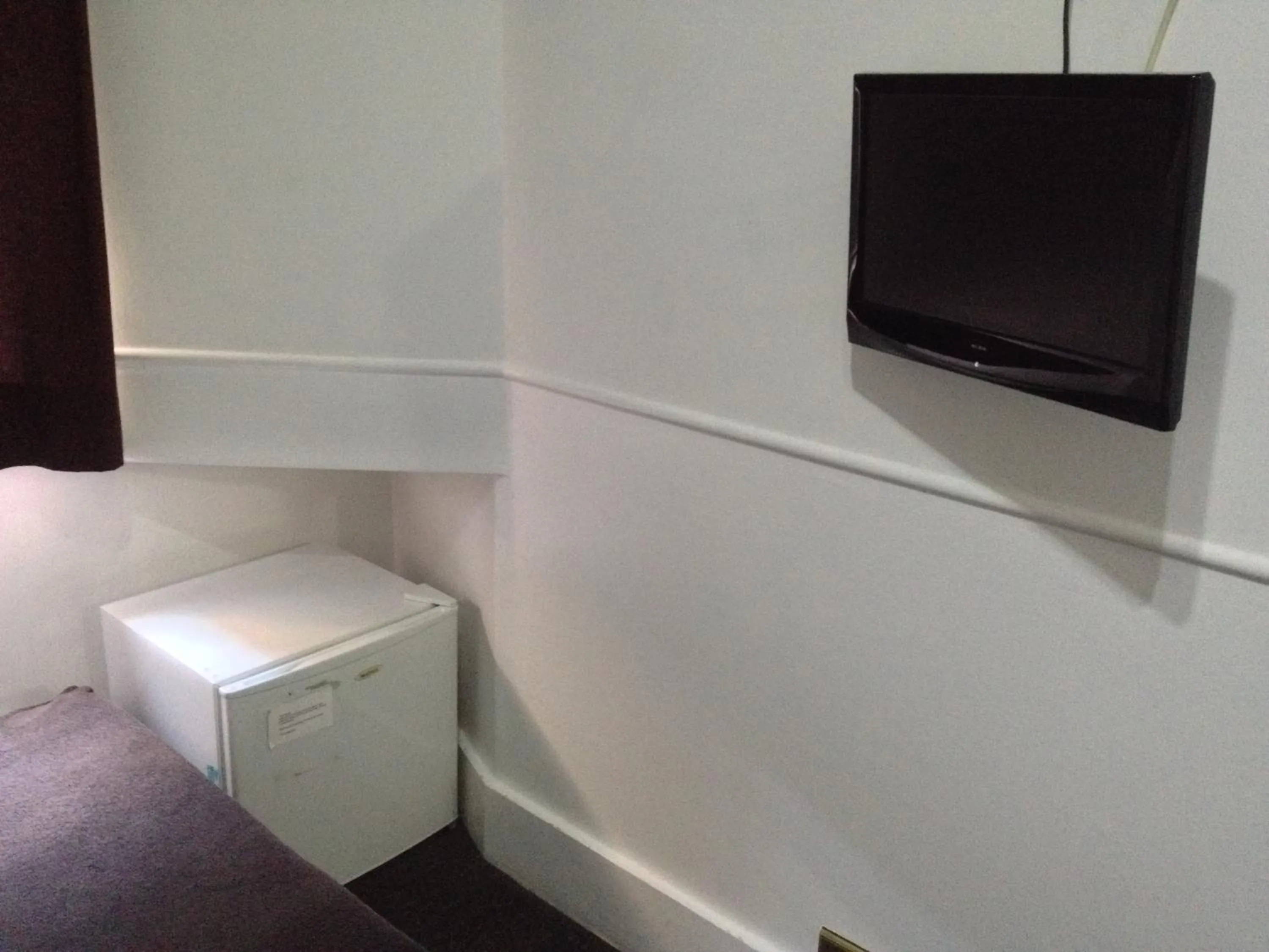 TV and multimedia in London Continental Hotel