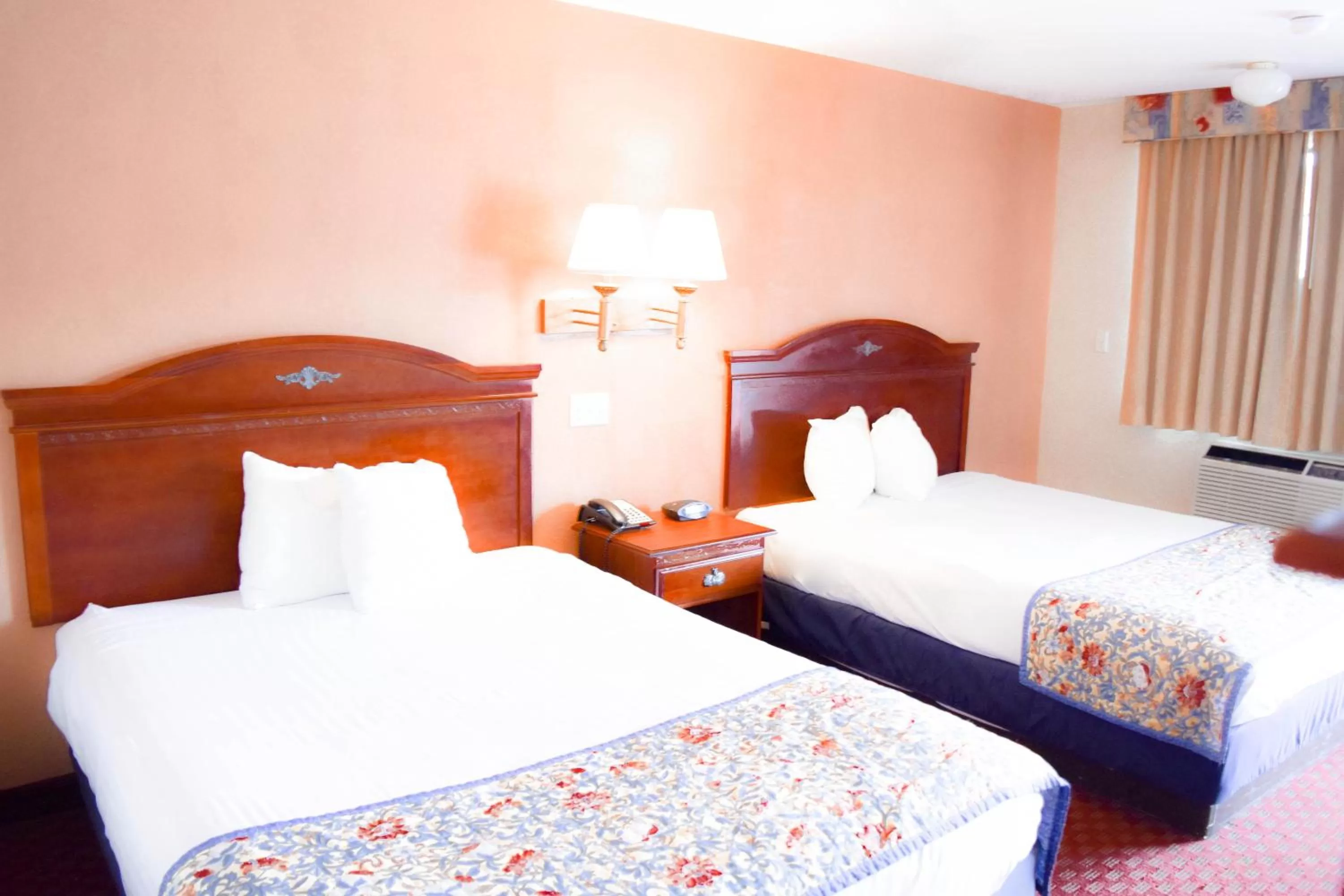 Standard Queen Room with Two Queen Beds in Knights Inn North Attleboro