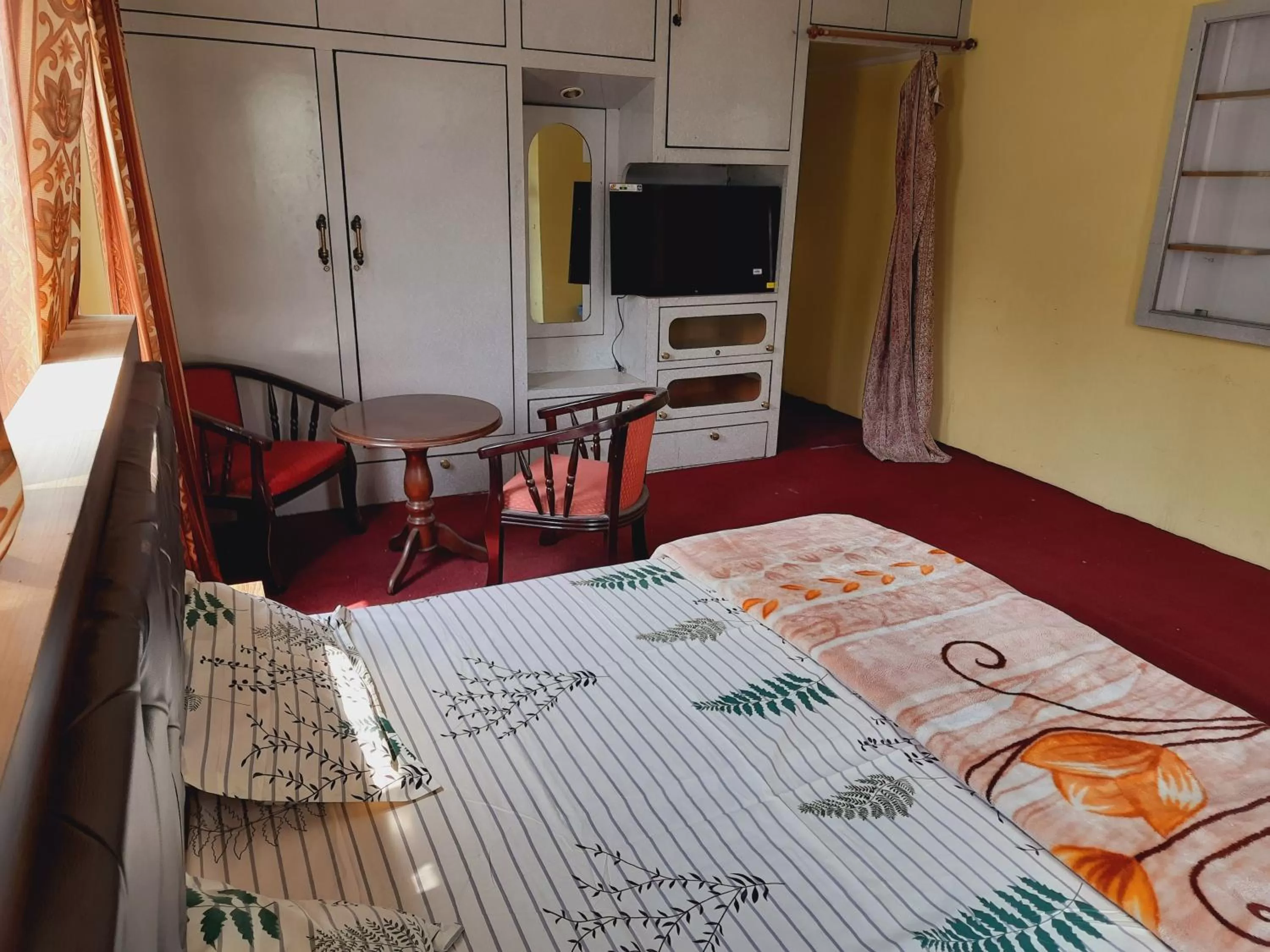 Bed, TV/Entertainment Center in hotel new sahil