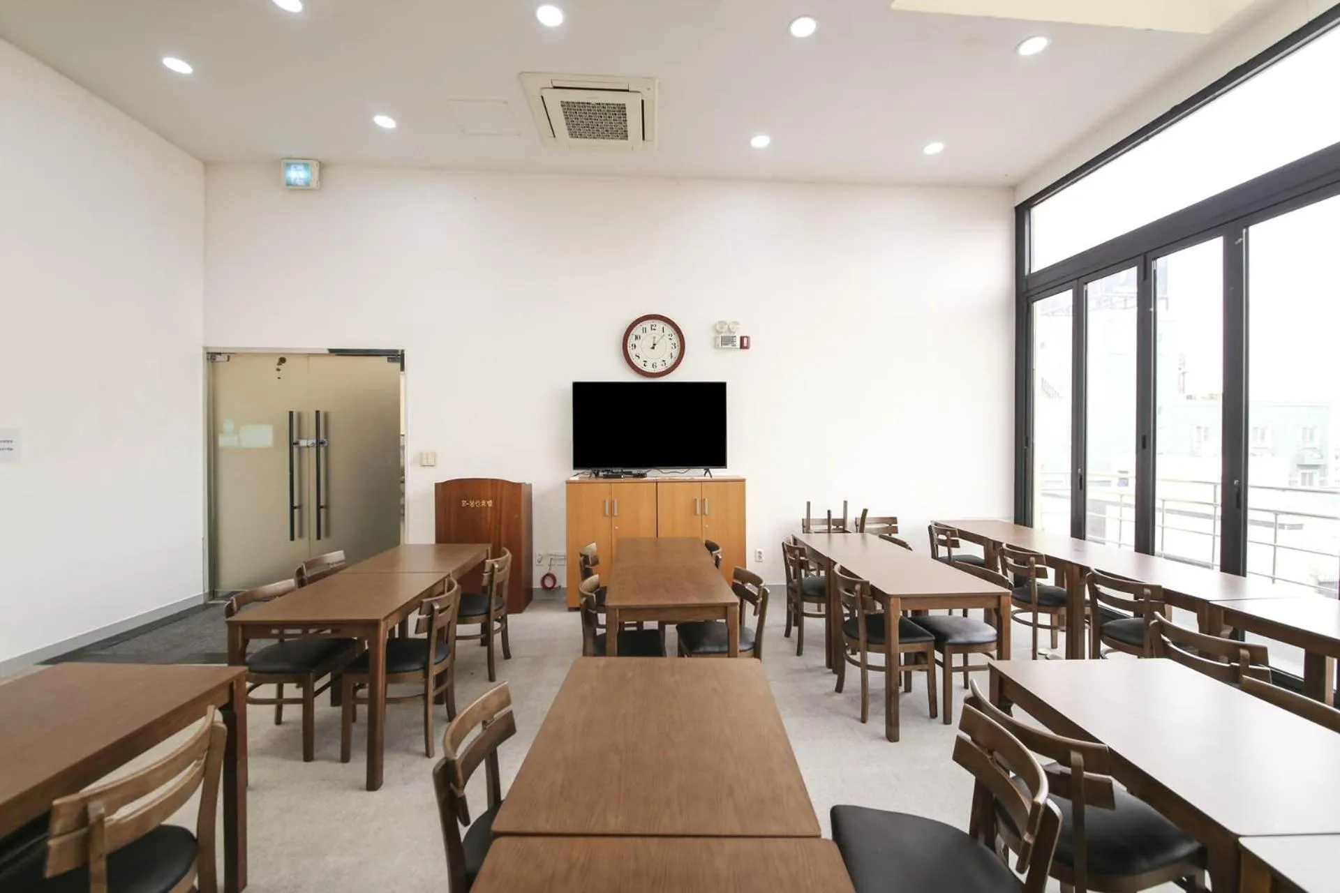 Restaurant/places to eat in Benikea hotel