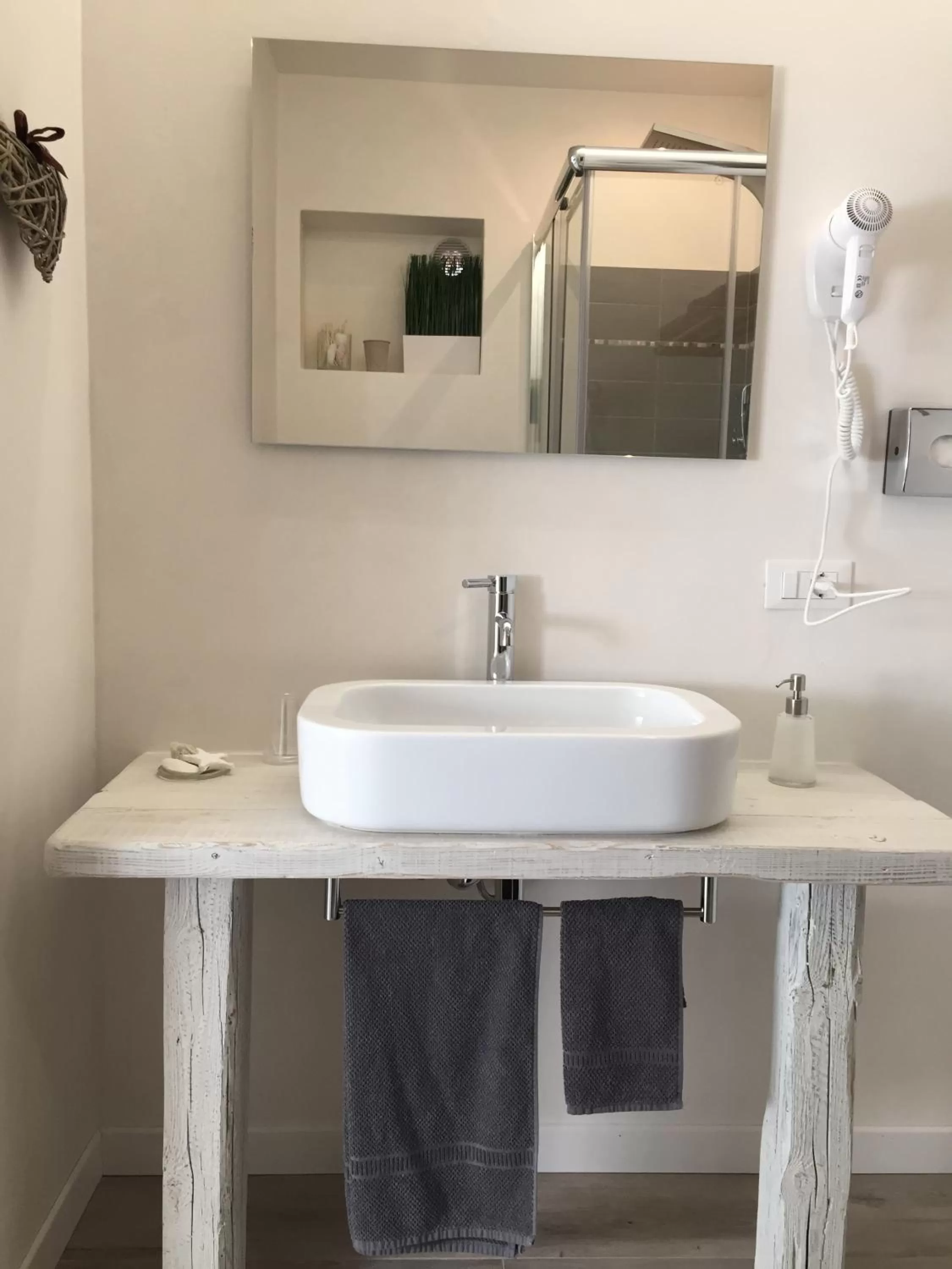 Toilet, Bathroom in Flyingaway