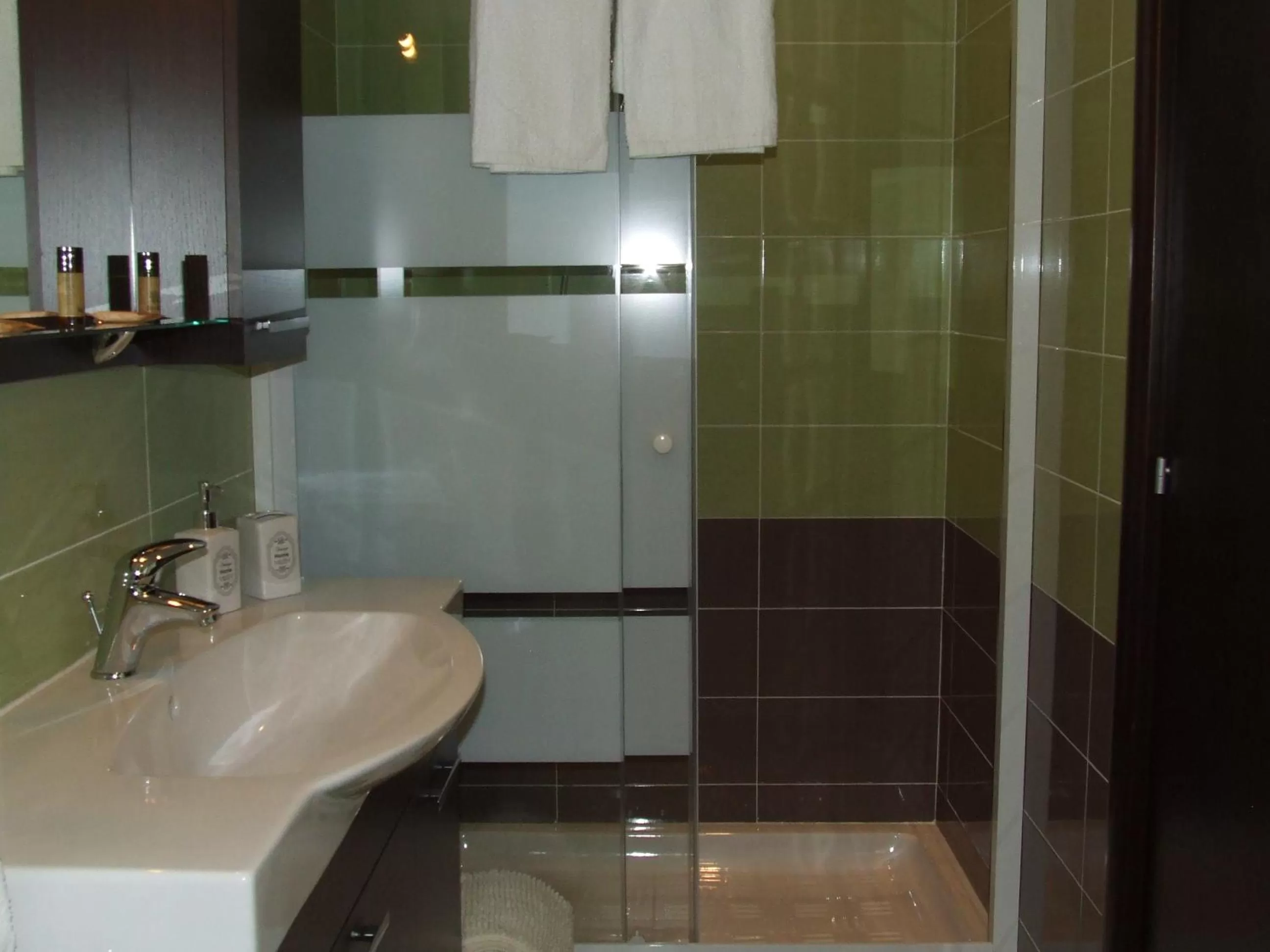 children, Bathroom in L'incontro