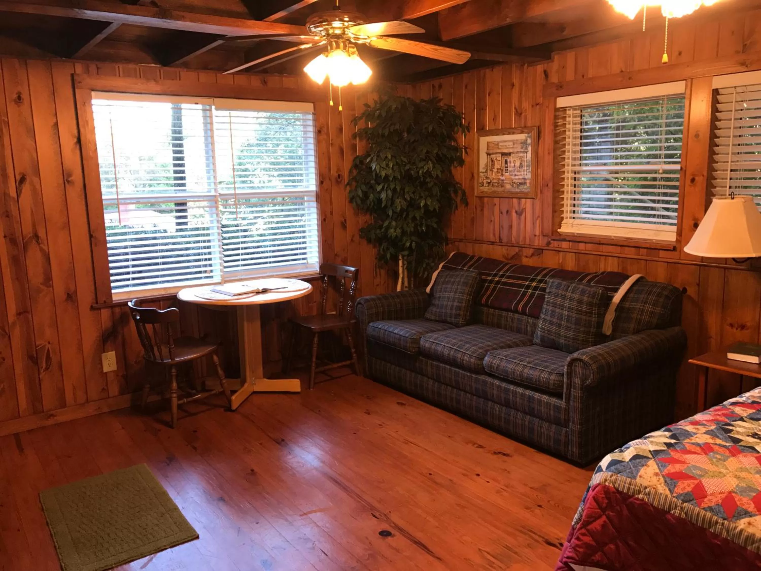 Living room in Mountain Aire Cottages, Inn, & Glamping