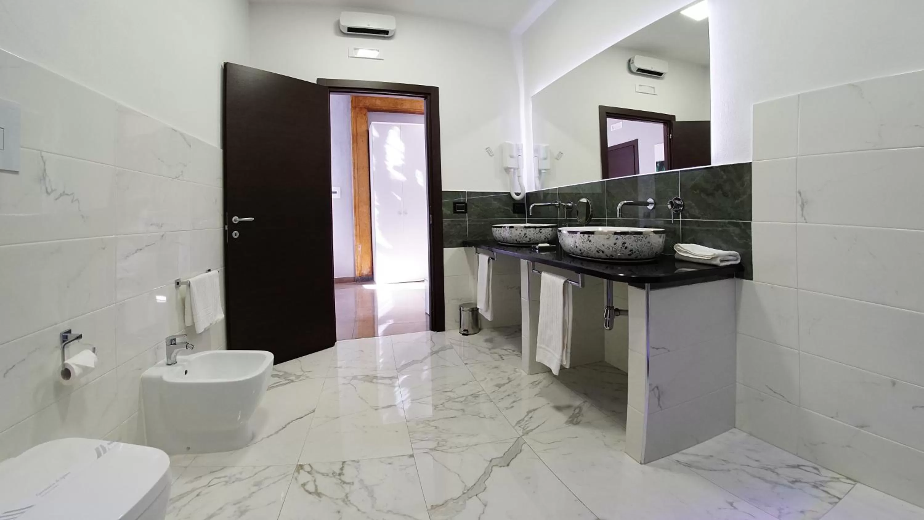 Bathroom in Beverello Suite