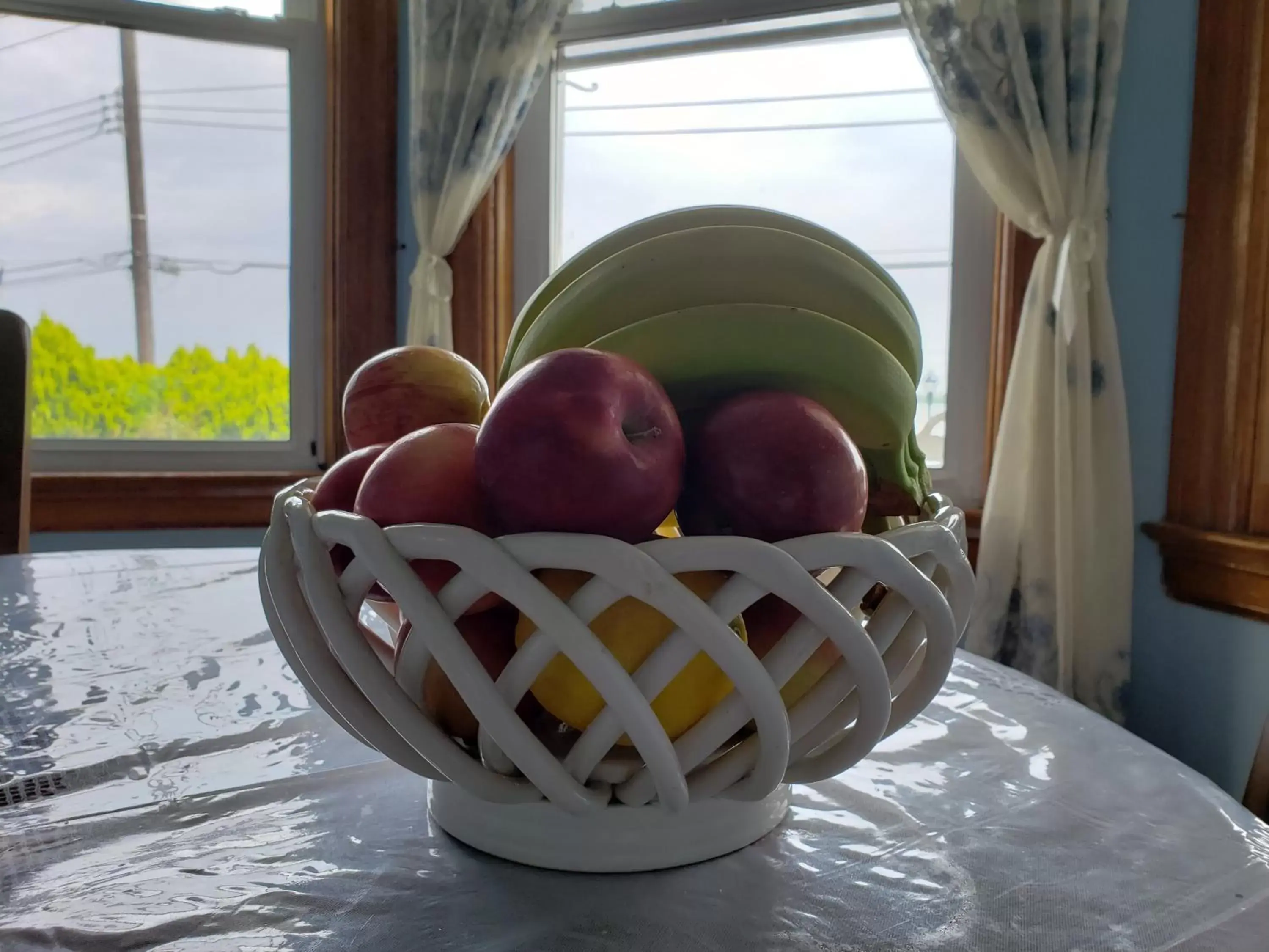 Basic Double Room with Shared Bathroom in Harbor House Bed and Breakfast Basic Double Room with Shared Bathroom in Harbor House Bed and Breakfast