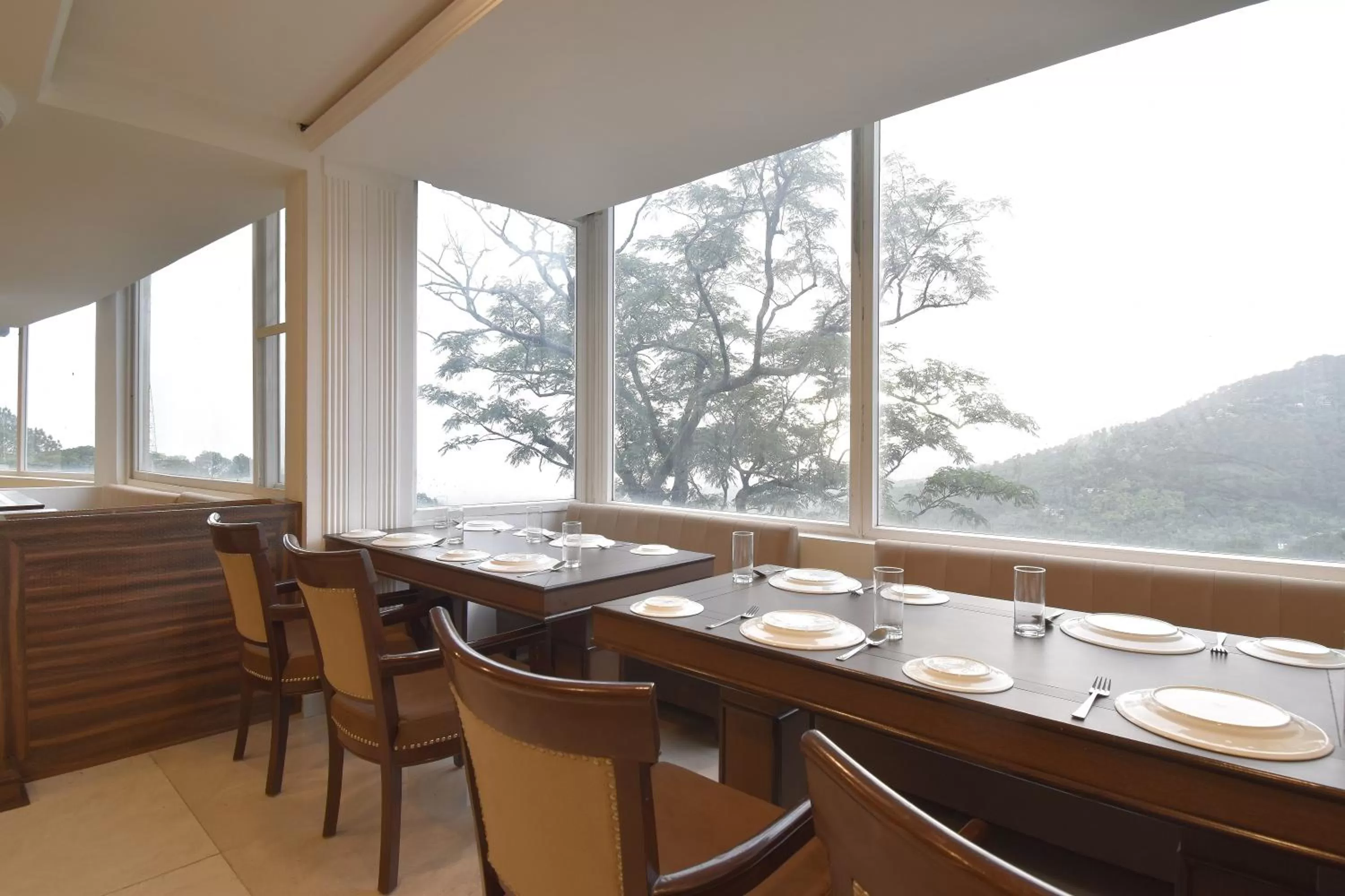 Natural landscape, Restaurant/Places to Eat in The Royal Castle AC Centralized