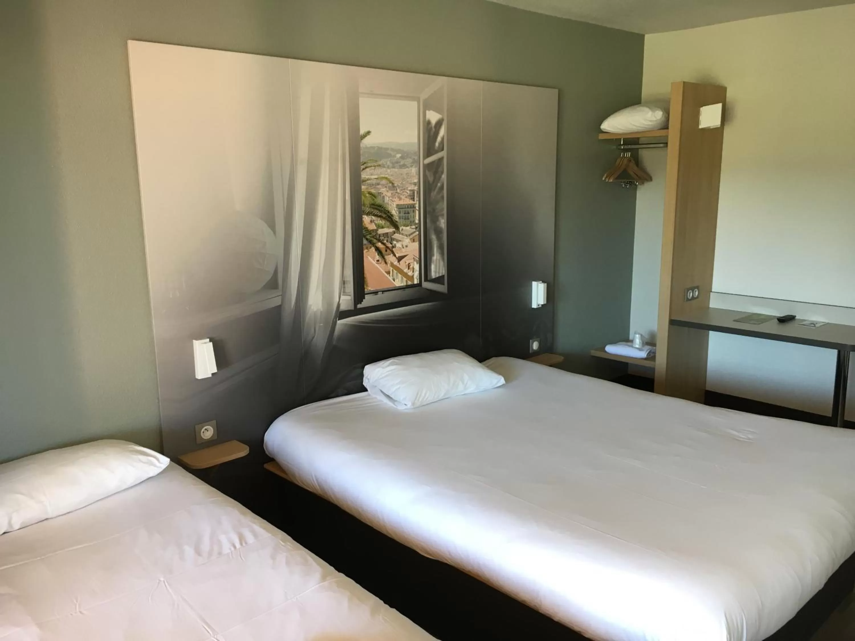 Bedroom, Bed in B&B HOTEL Villeneuve Loubet Village