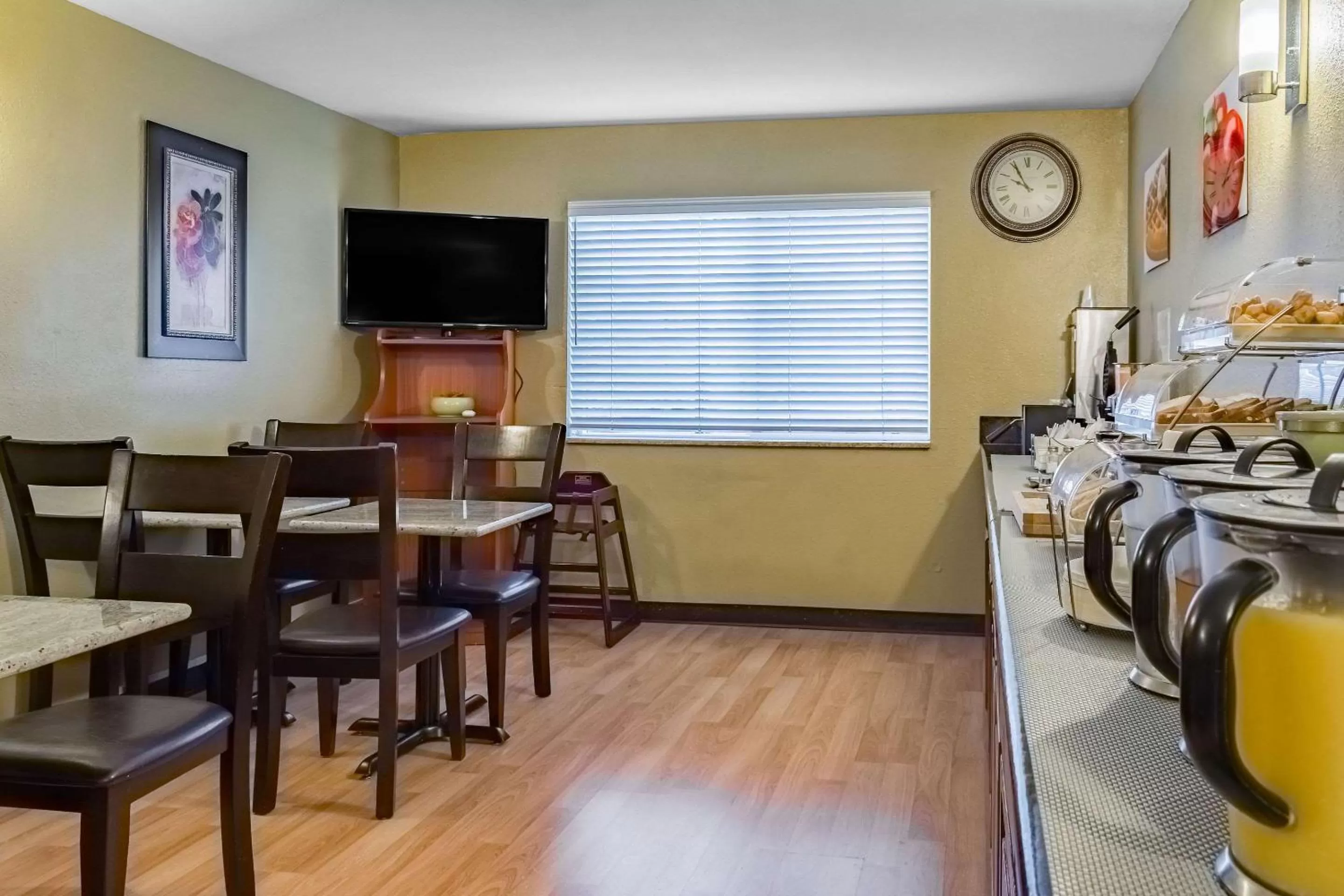 Restaurant/places to eat in Quality Inn & Suites Vancouver North