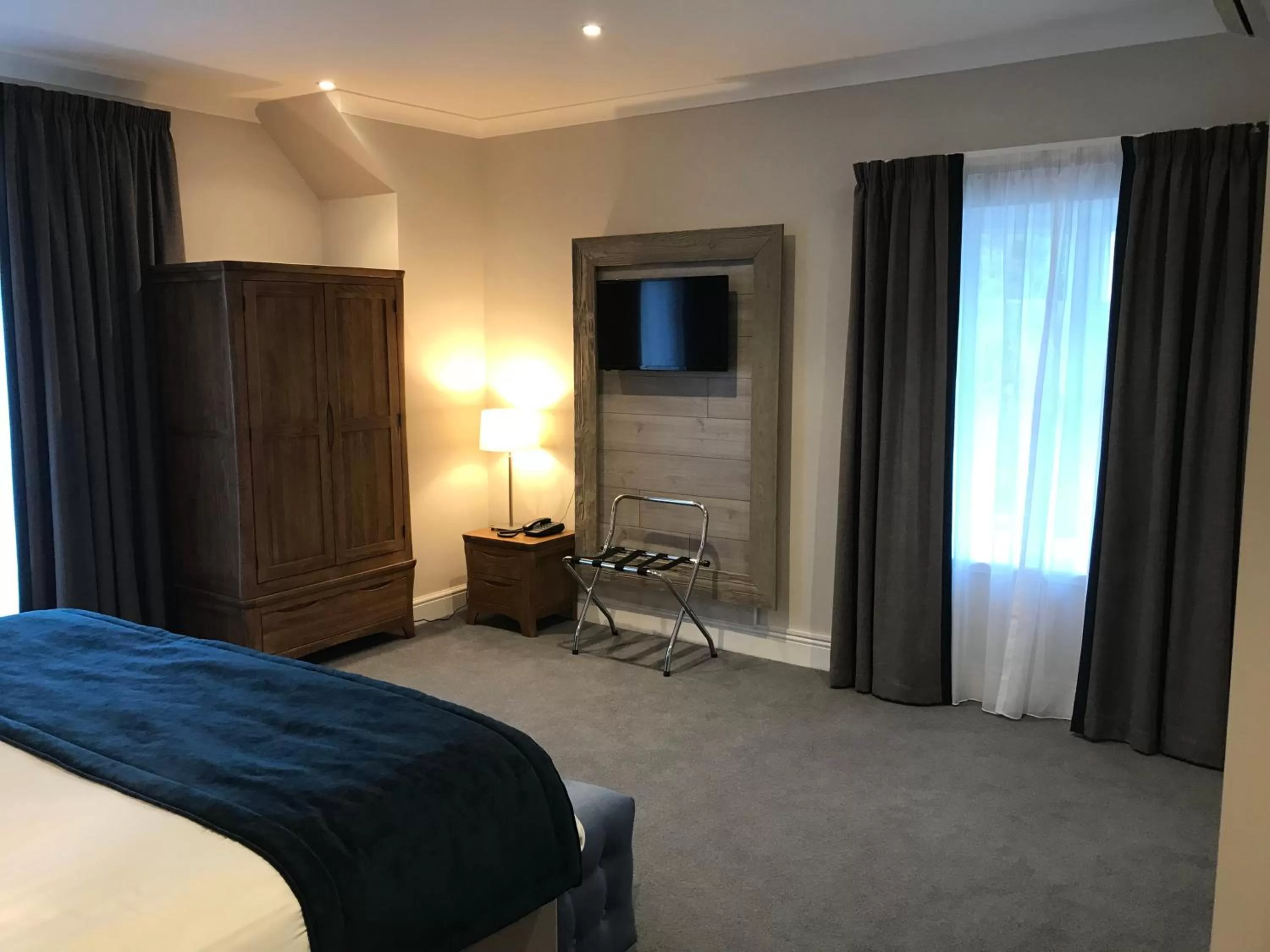 TV and multimedia, Bed in Heywood Spa Hotel