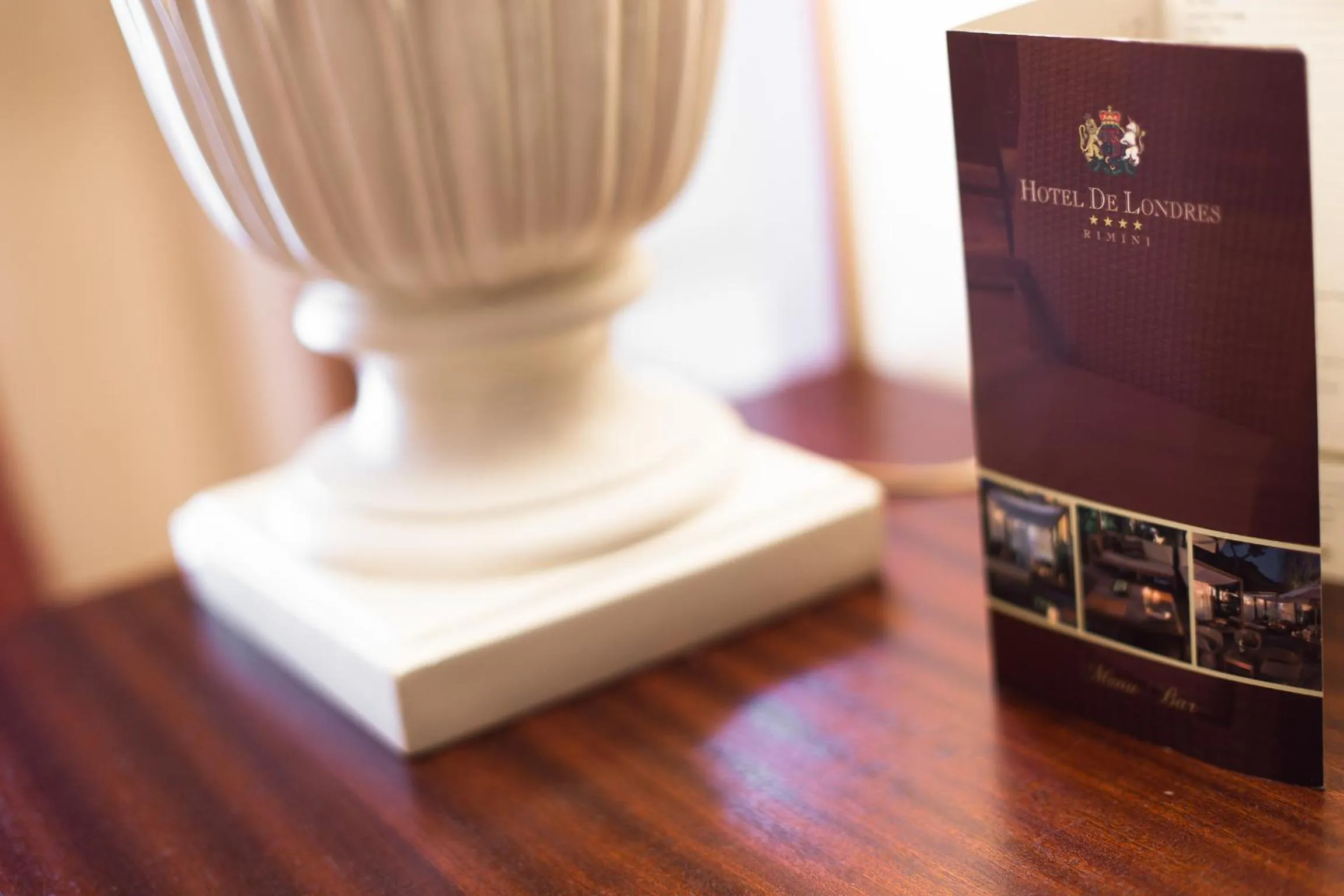 Decorative detail in Hotel De Londres