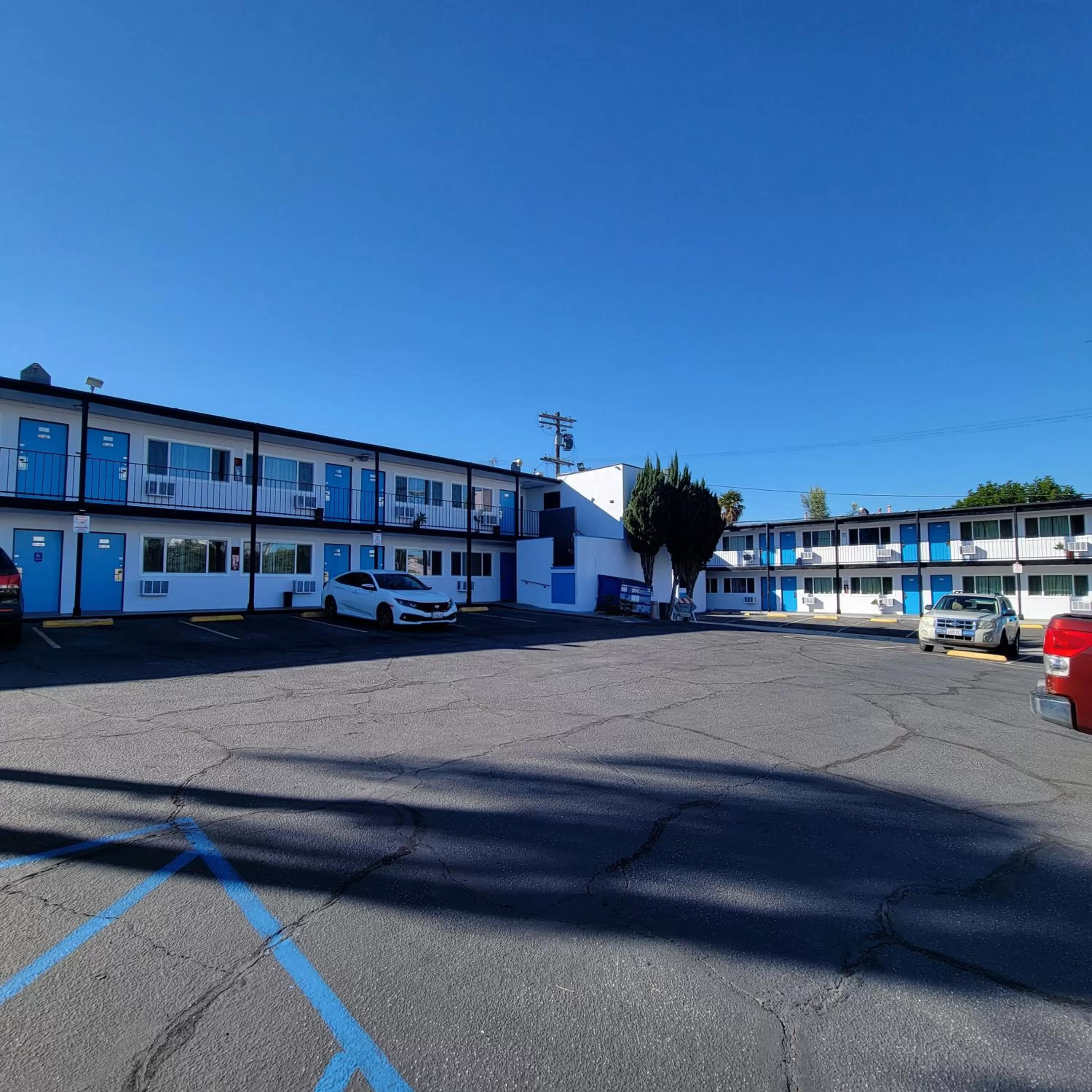 Property building in Guest Harbor Inn- Port Of Los Angeles San Pedro