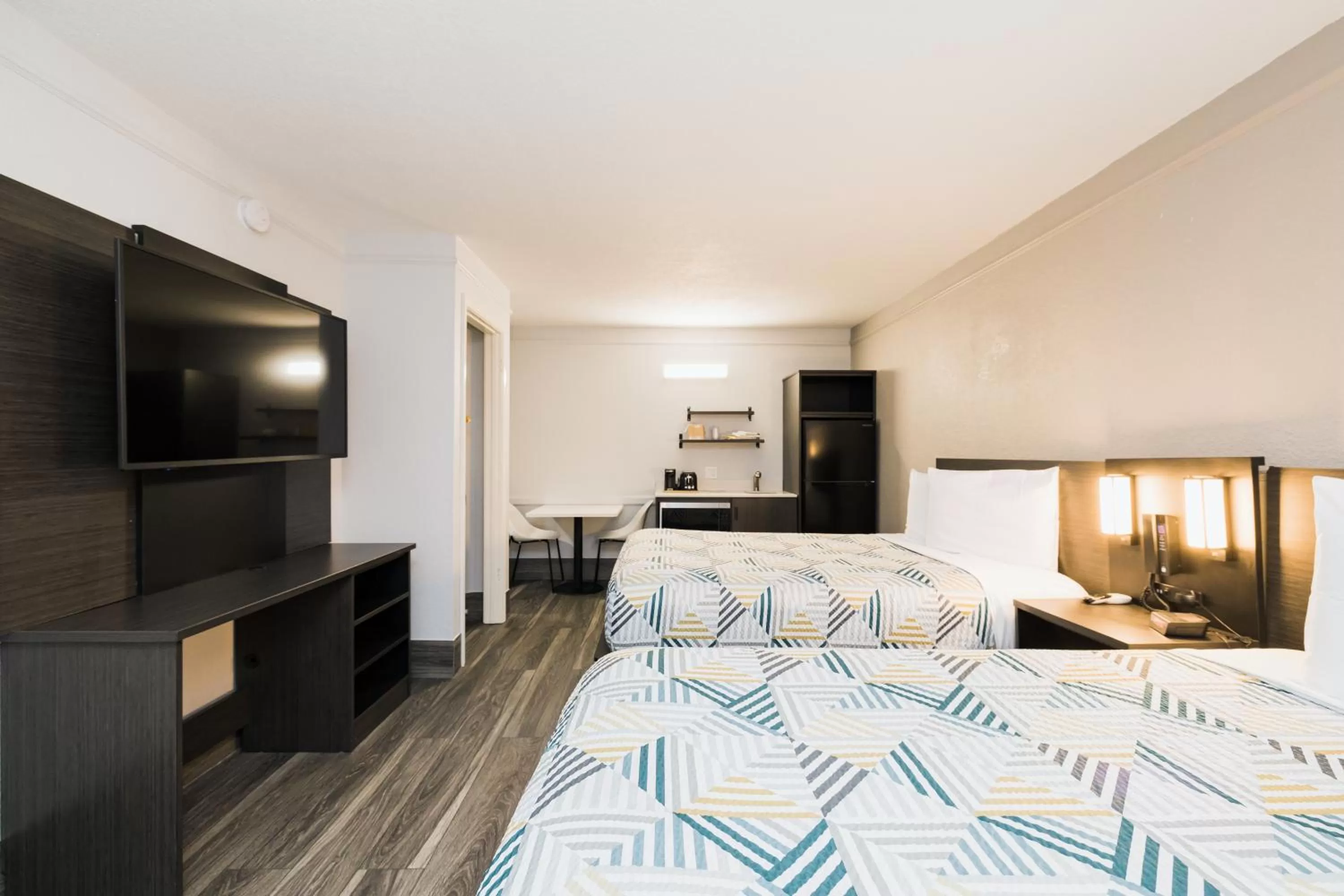 Bed in Studio 6 Baytown, Tx - Garth Road