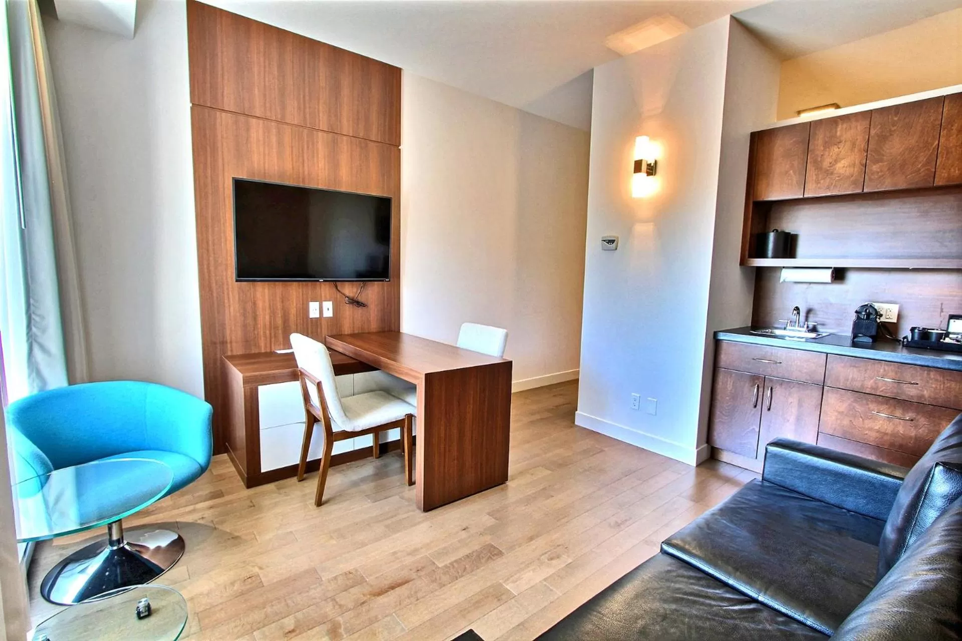 TV and multimedia in Hôtel Le Navigateur