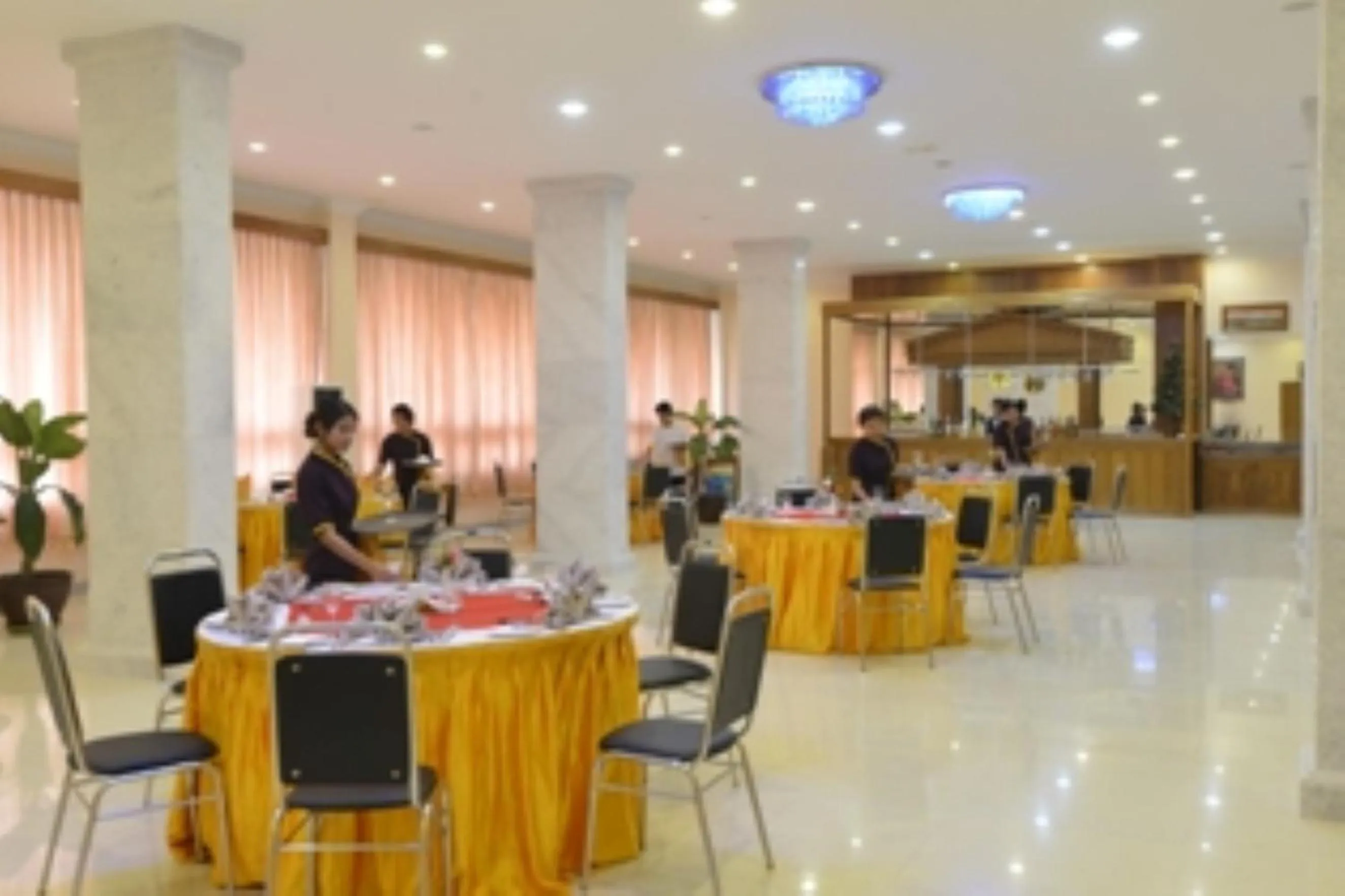 Restaurant/places to eat in Hotel Sidney