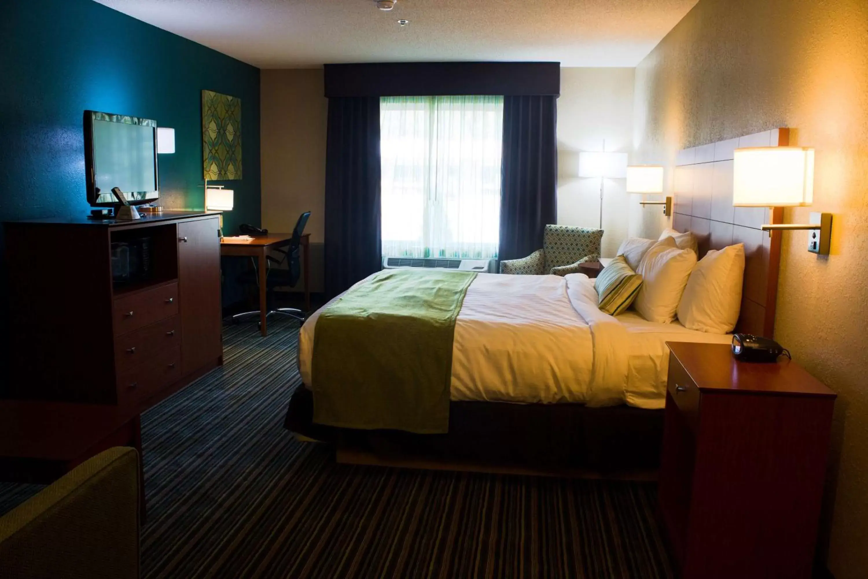 King Room with Walk-in Shower - Disability Access in BEST WESTERN Plus Menomonie Inn & Suites King Room with Walk-in Shower - Disability Access in BEST WESTERN Plus Menomonie Inn & Suites