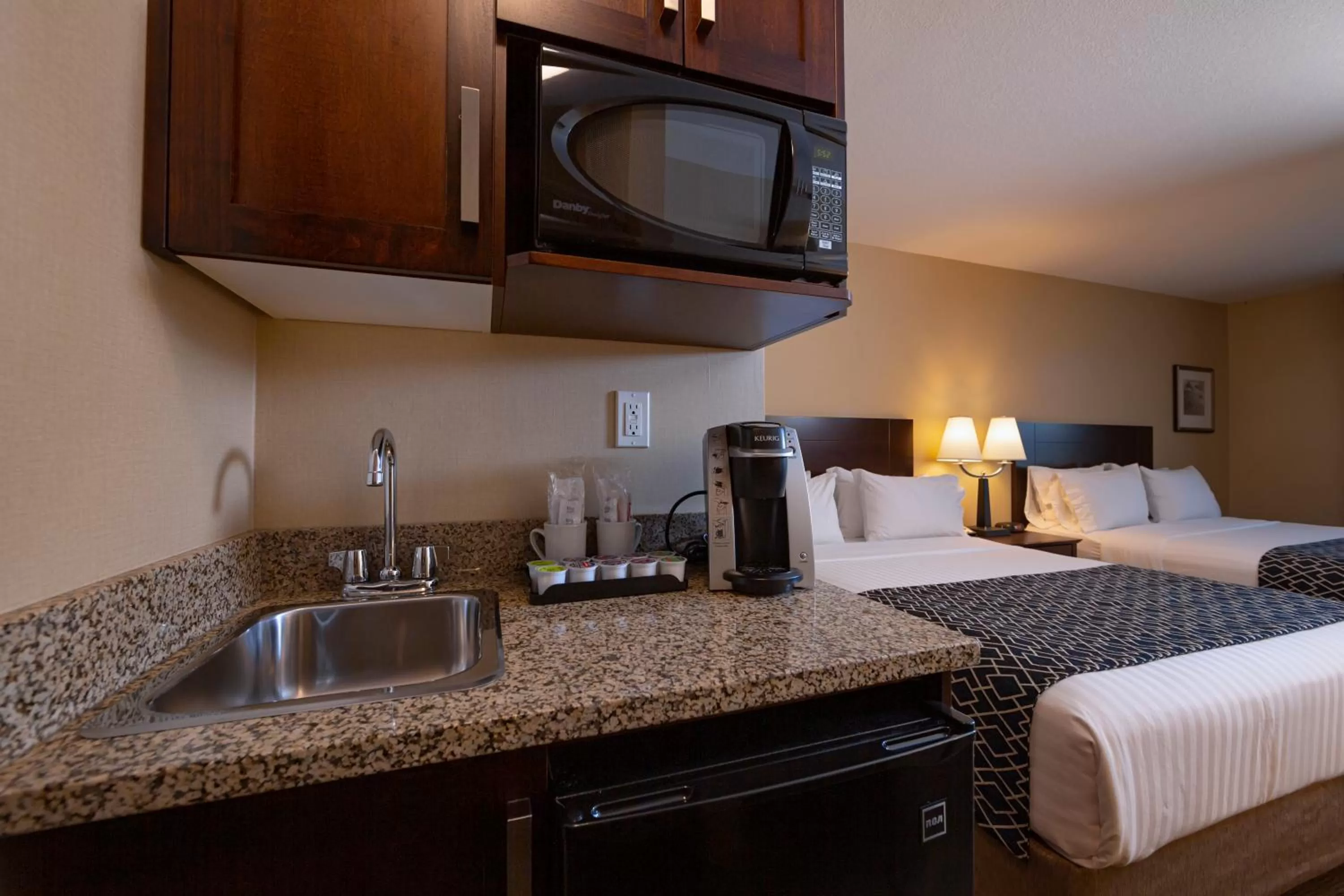 Coffee/tea facilities, Bed in Bayview Hotel