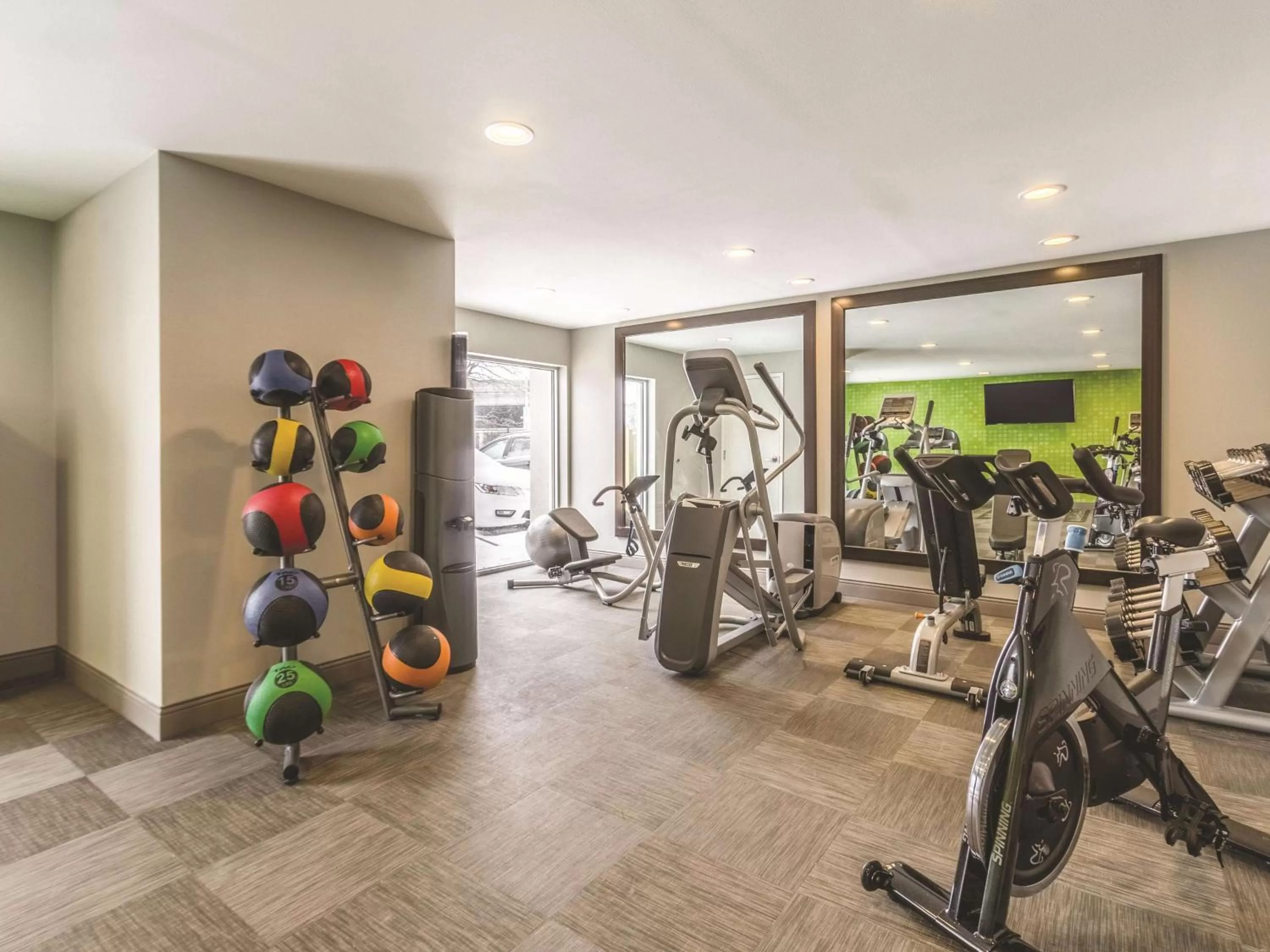Fitness centre/facilities in La Quinta by Wyndham Cleveland - Airport North