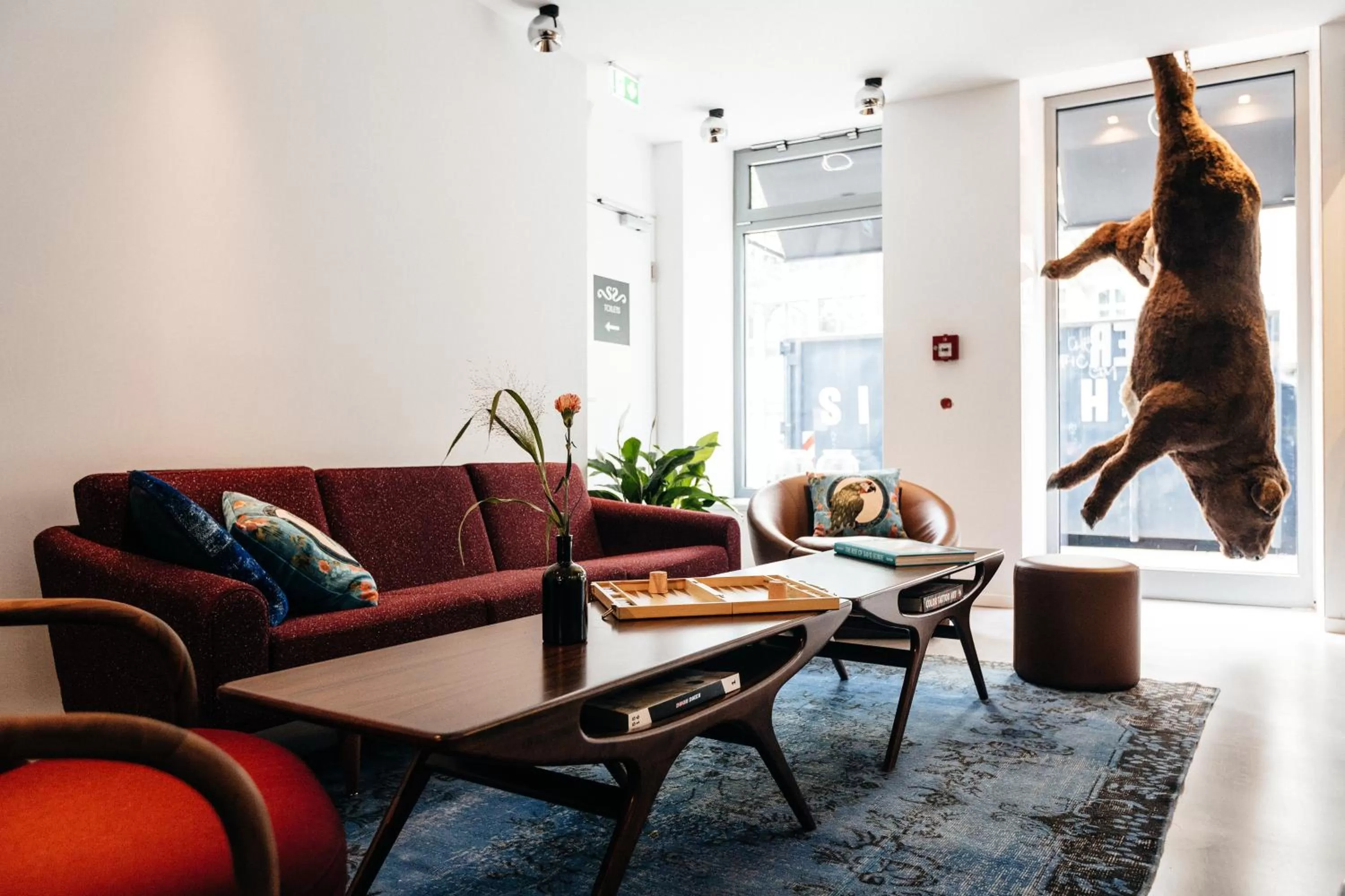 Lounge or bar in Sir Savigny Hotel, part of Sircle Collection