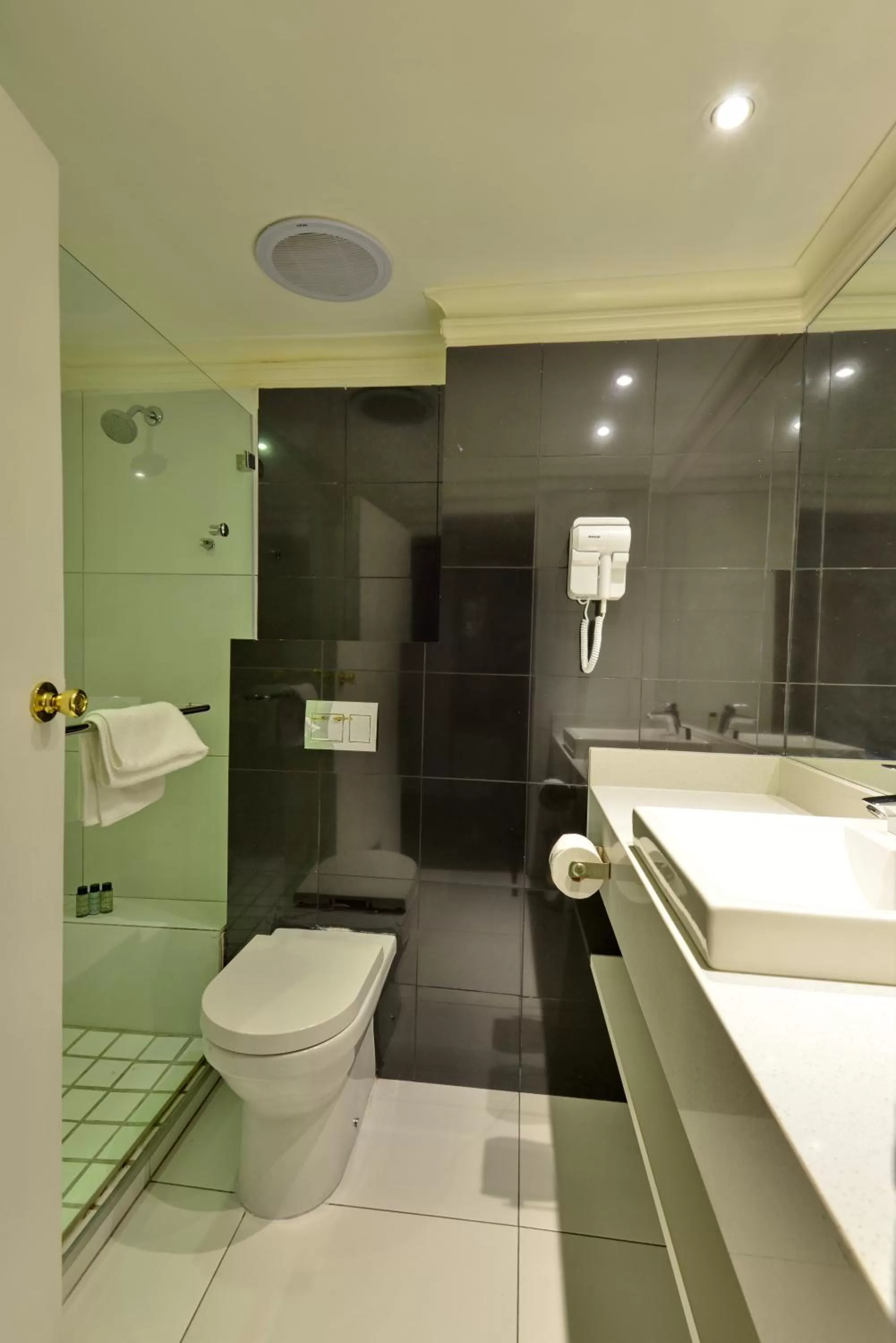 Bathroom in The Capetonian - Halal