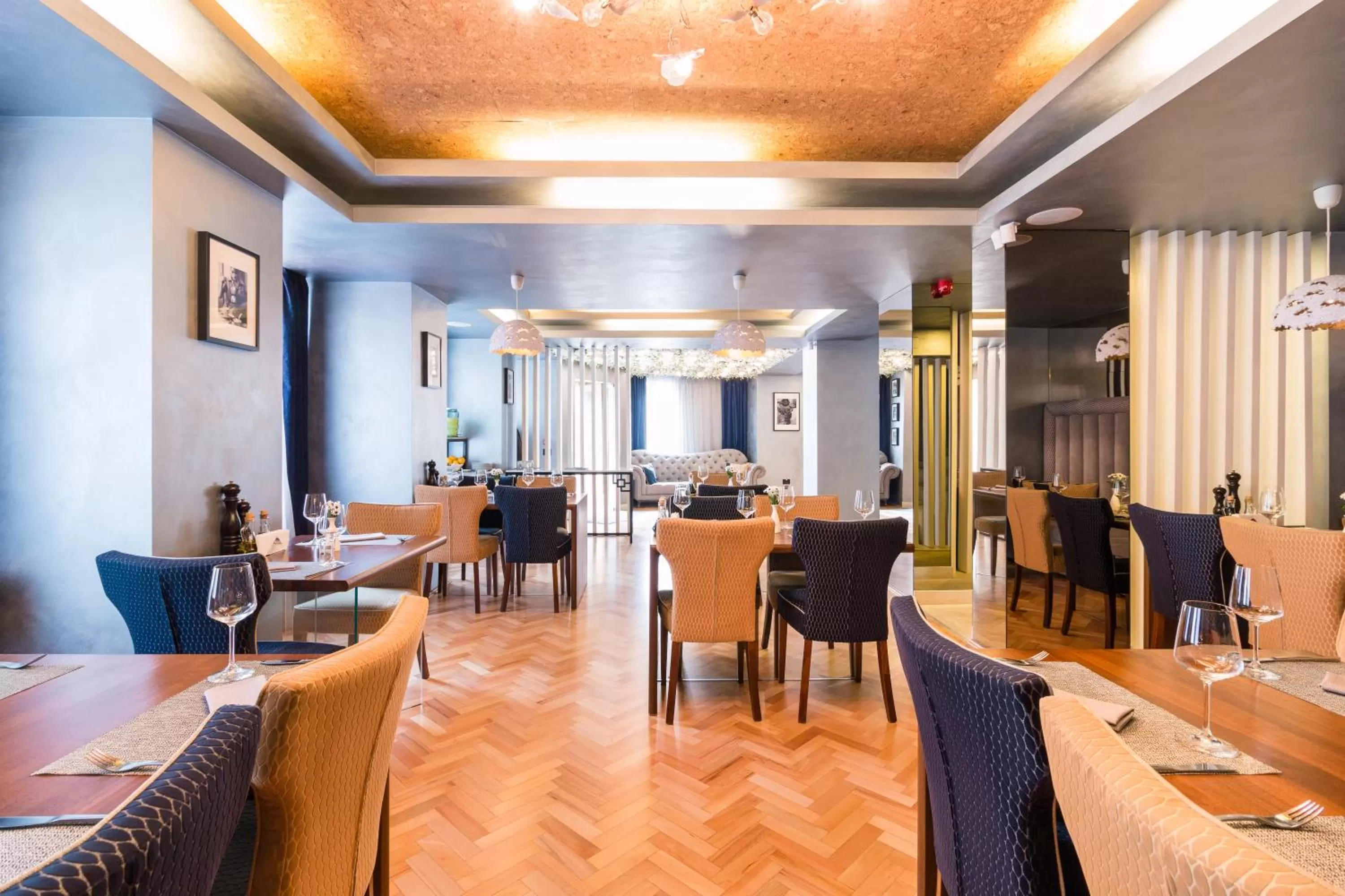 Restaurant/places to eat in Venis Boutique Hotel