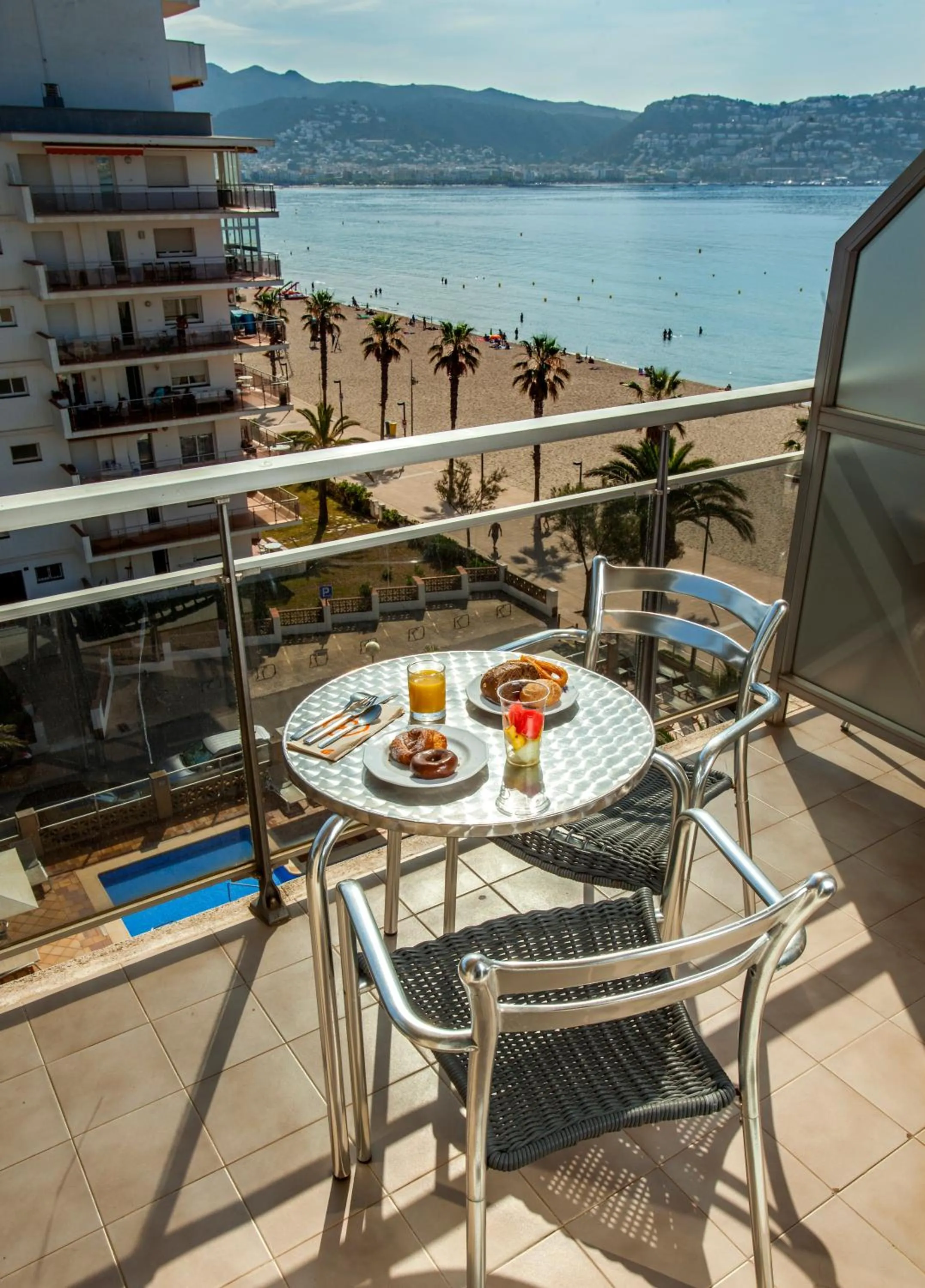 Day in Hotel Monterrey Roses by Pierre & Vacances