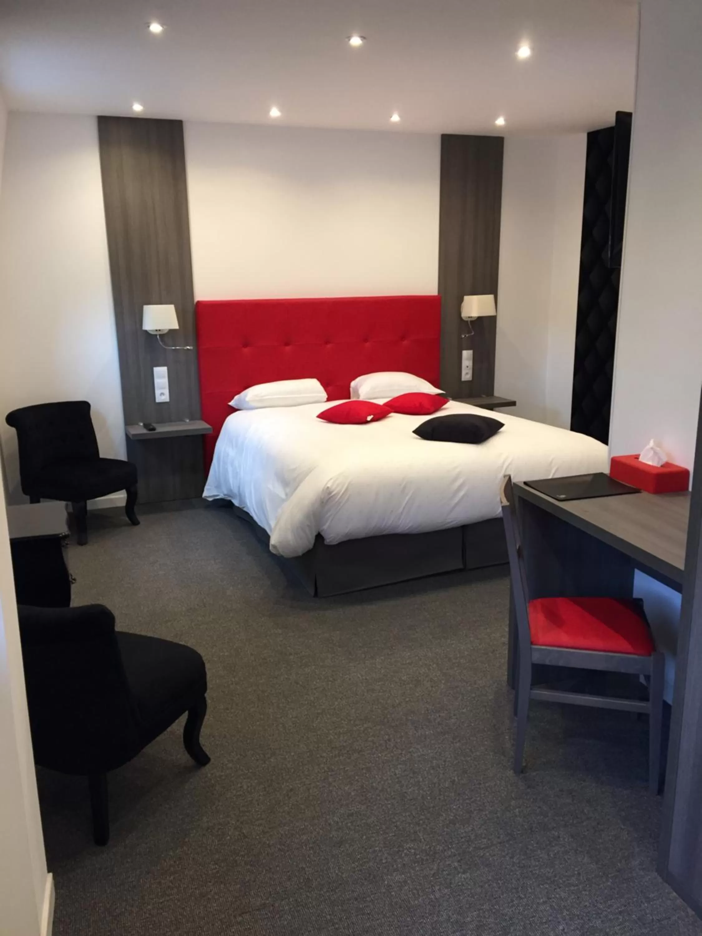 Photo of the whole room, Bed in Le Beverl'inn