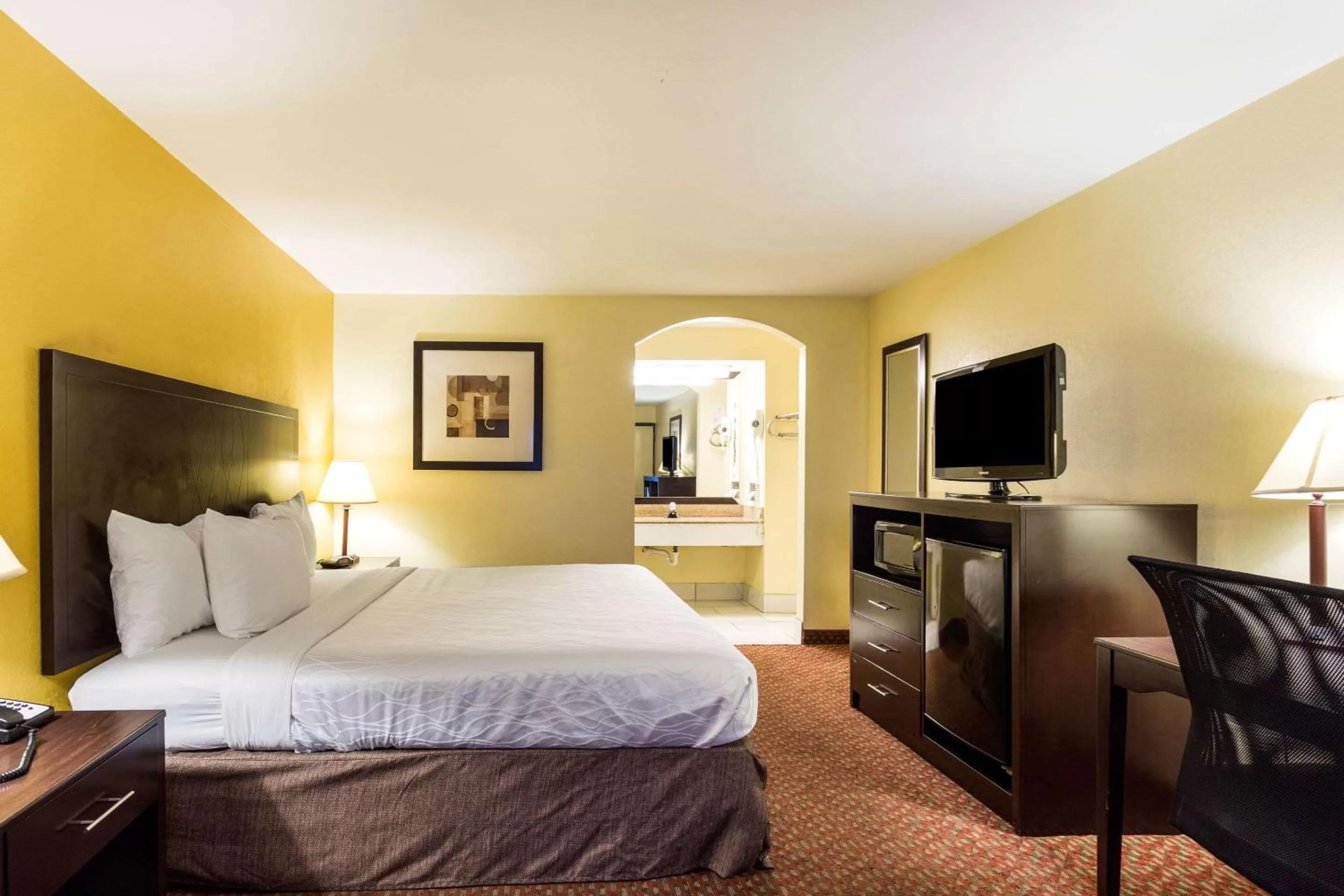 Photo of the whole room, Bed in Quality Inn Indianola