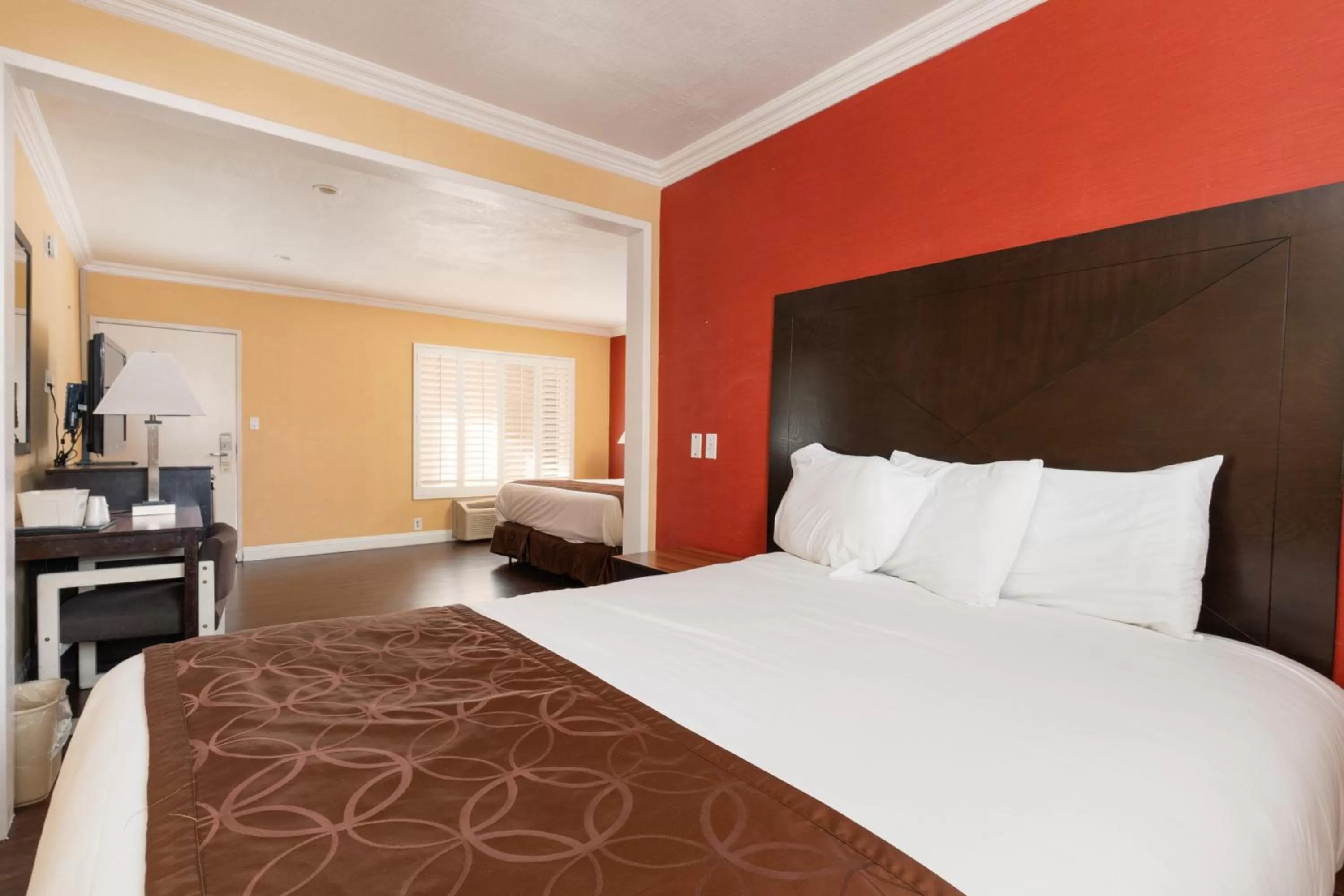 Photo of the whole room, Bed in Americas Best Value Inn & Suites Anaheim