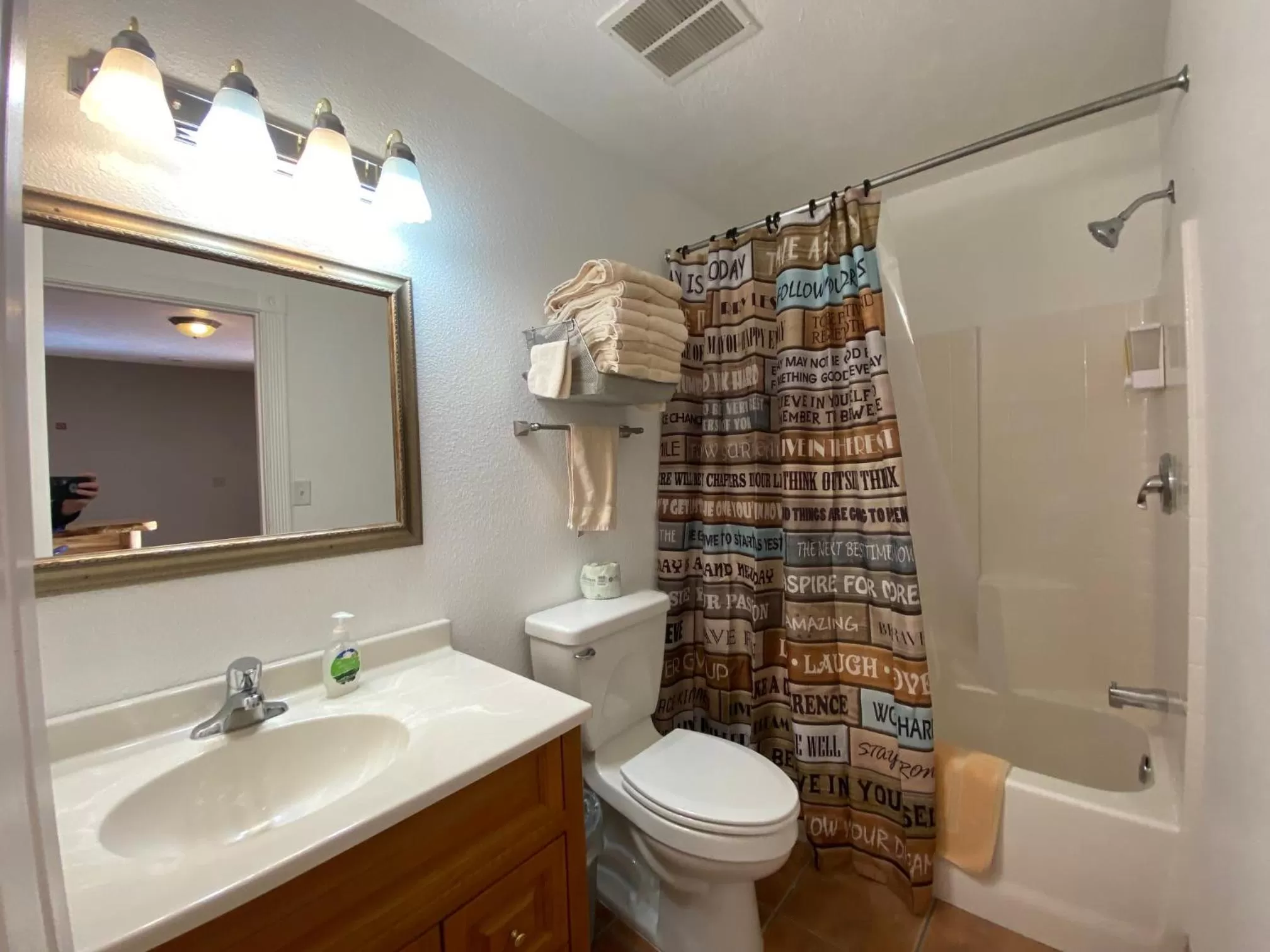 Bathroom in THE SNUGGLE INN