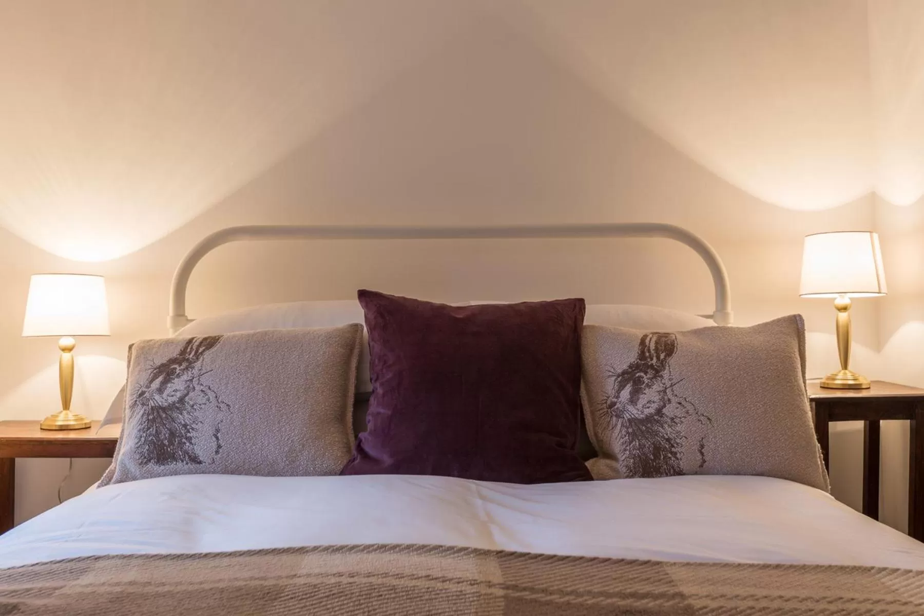 Bed in The White House at The Tinners Arms