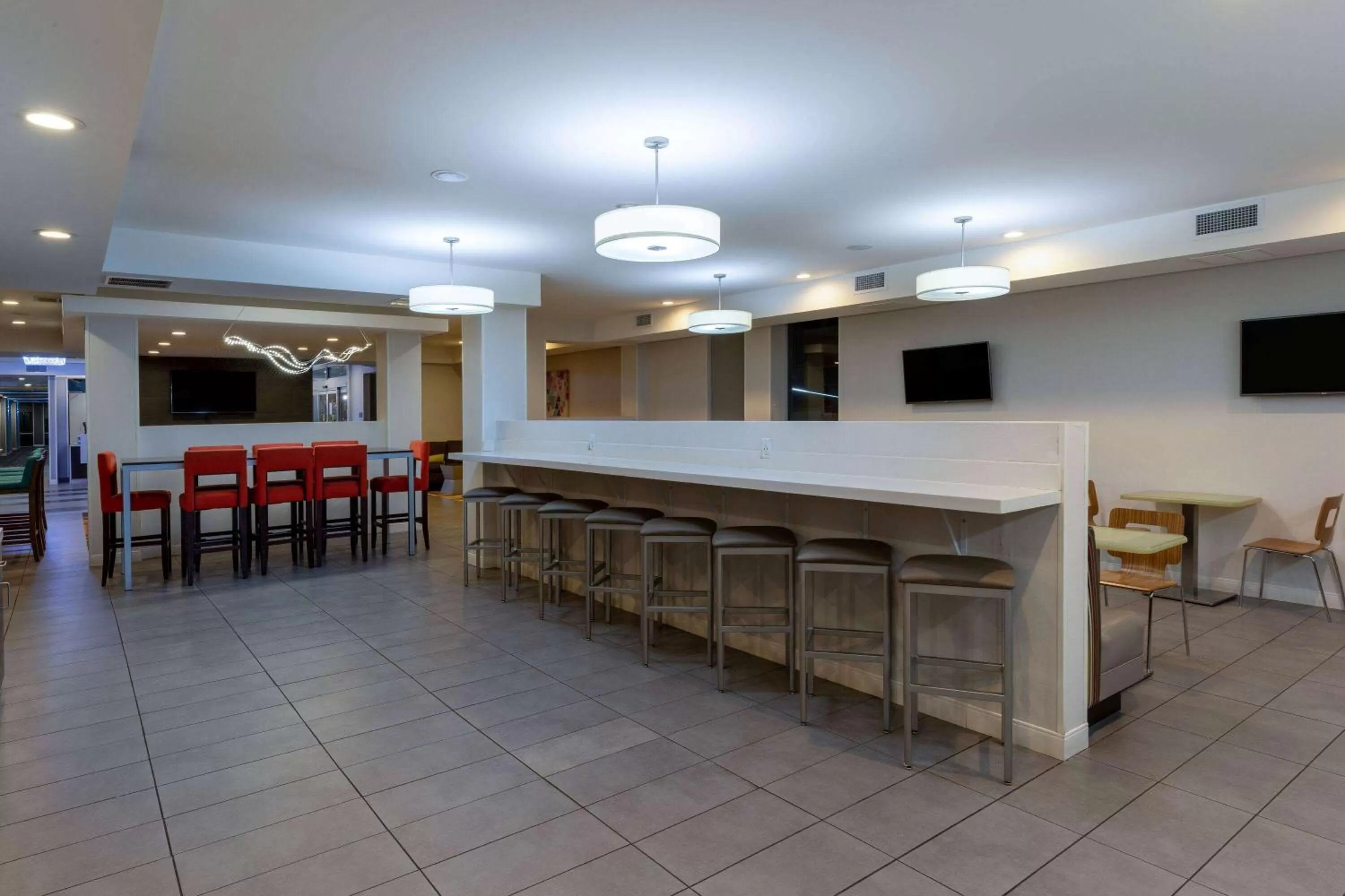 Breakfast in La Quinta Inn & Suites by Wyndham Tulsa Downtown - Route 66