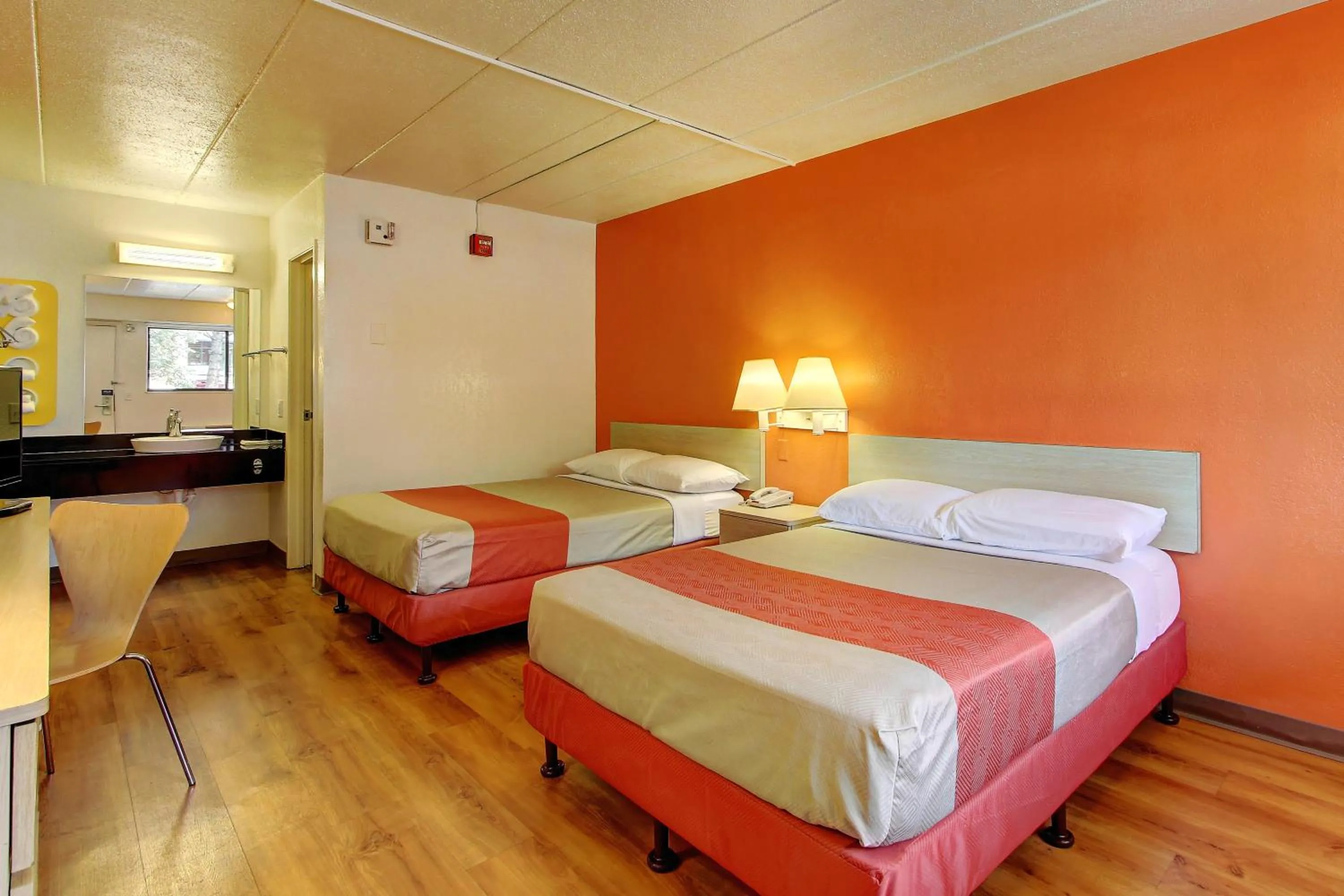 Bedroom, Bed in Motel 6-York, PA