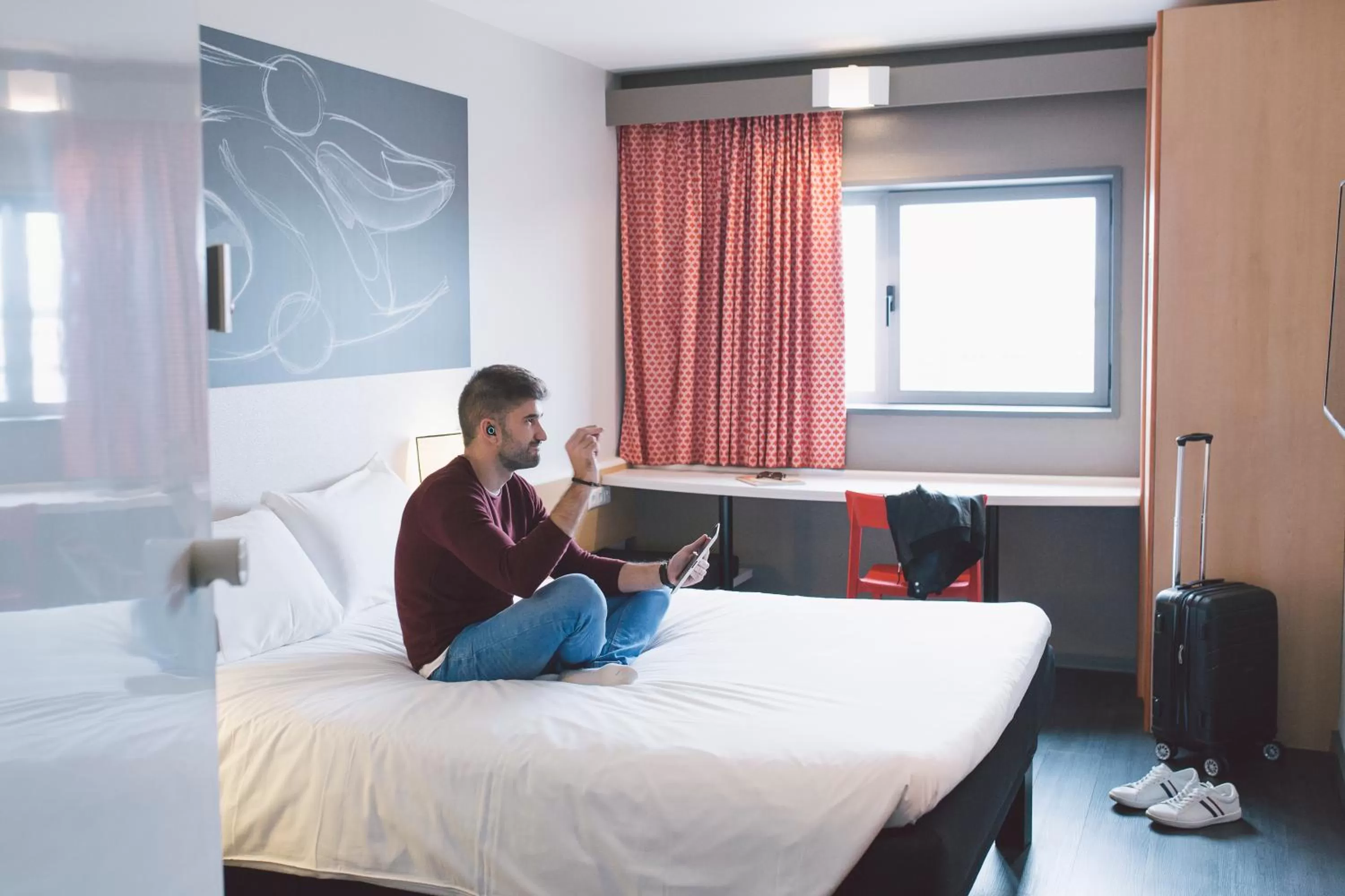 Bedroom, Bed in Ibis Valencia Bonaire Aeropuerto