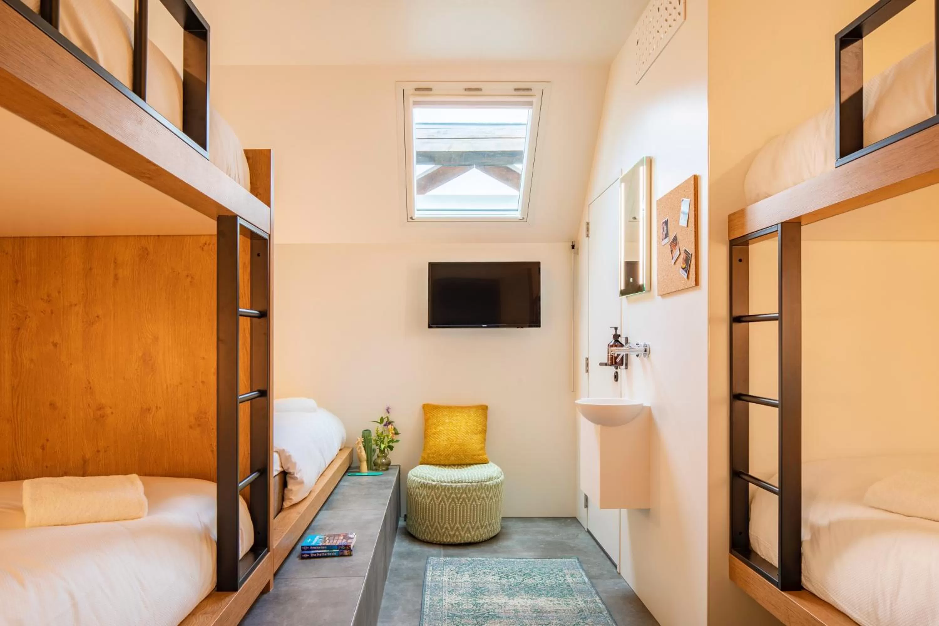 Bedroom, Bed in Bunk Hotel Amsterdam