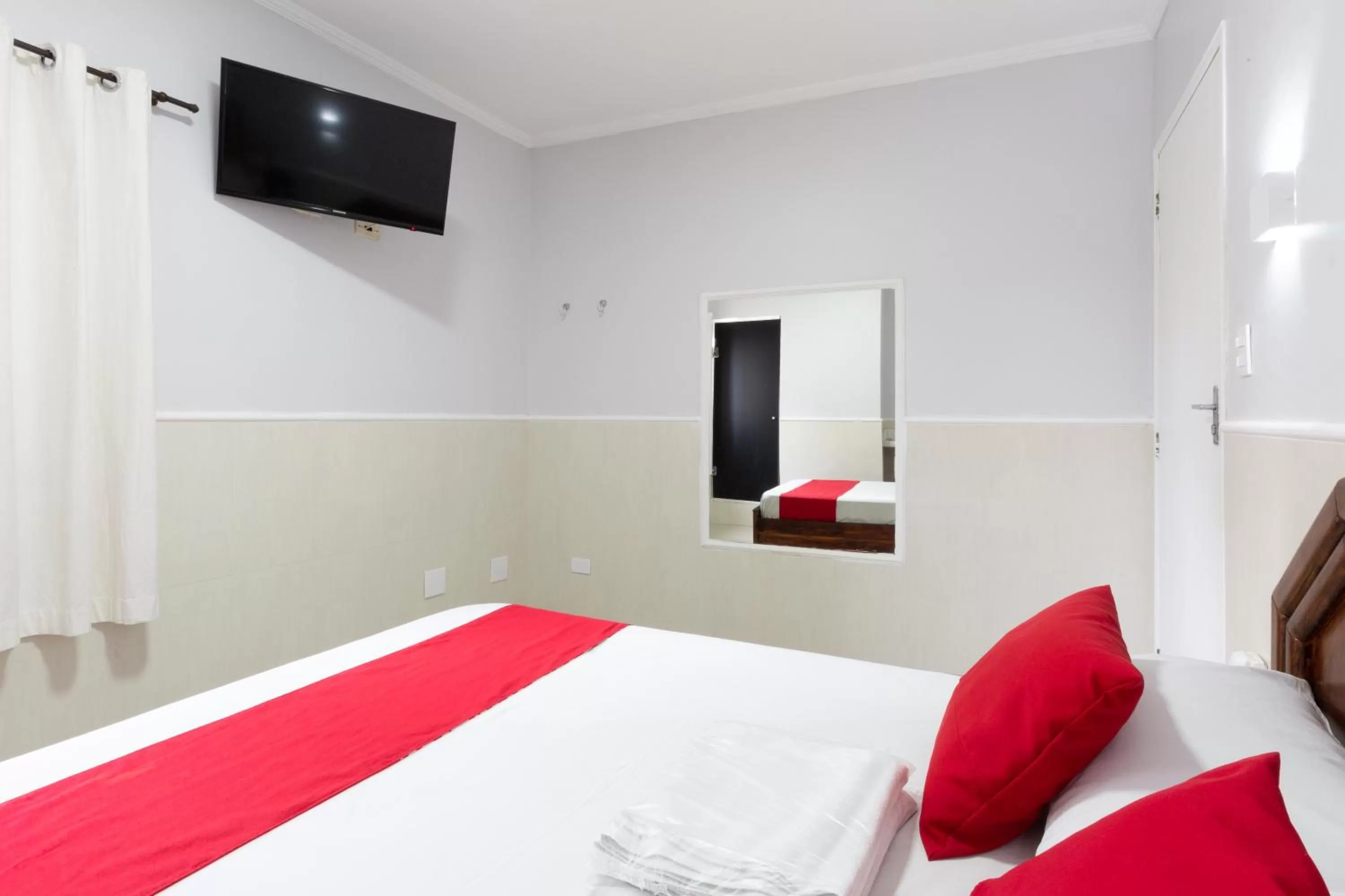 Bed, TV/Entertainment Center in Hotel Anália Franco