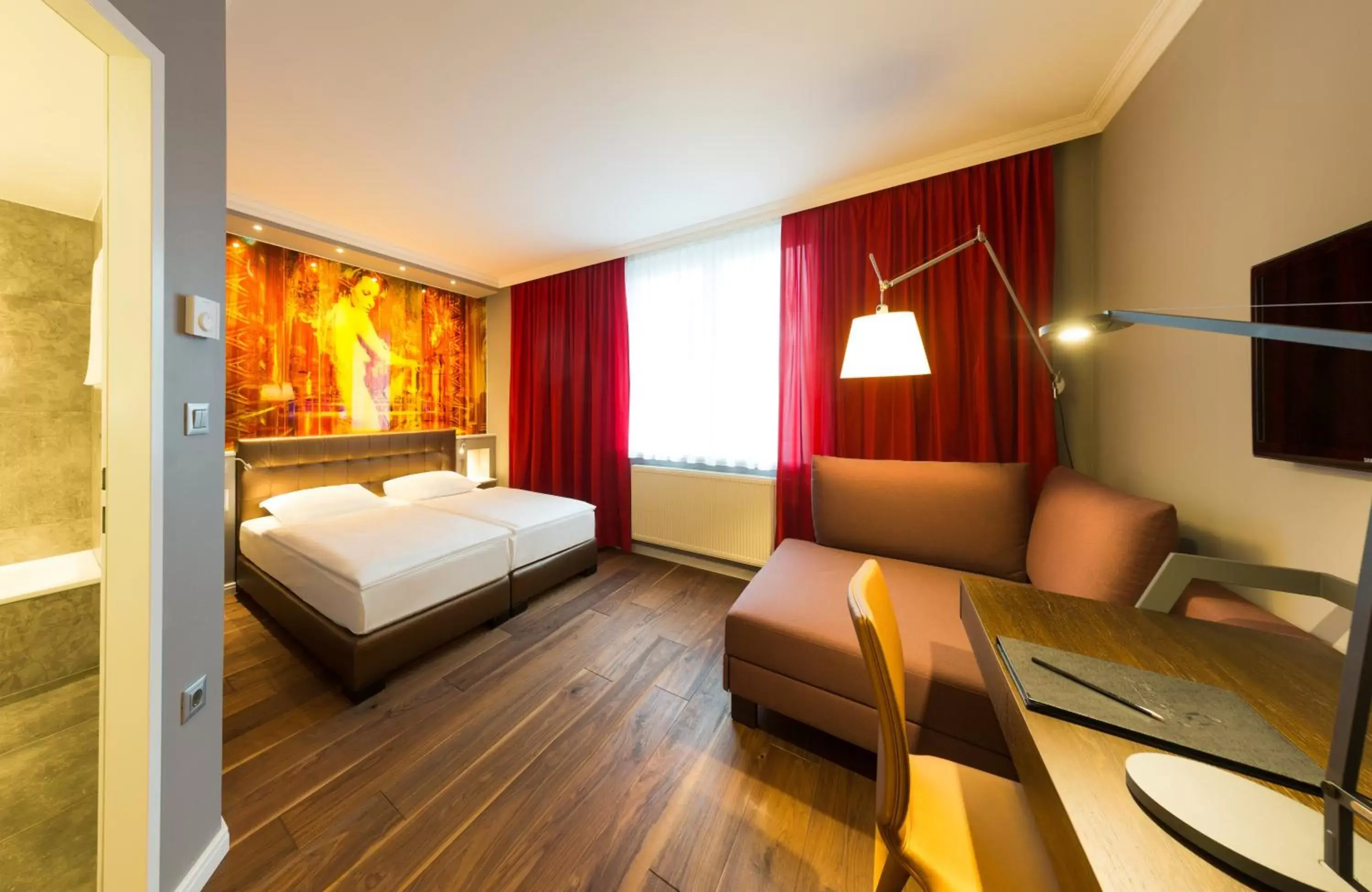 Premium Triple Room with Garden View in Der Wilhelmshof Premium Triple Room with Garden View in Der Wilhelmshof