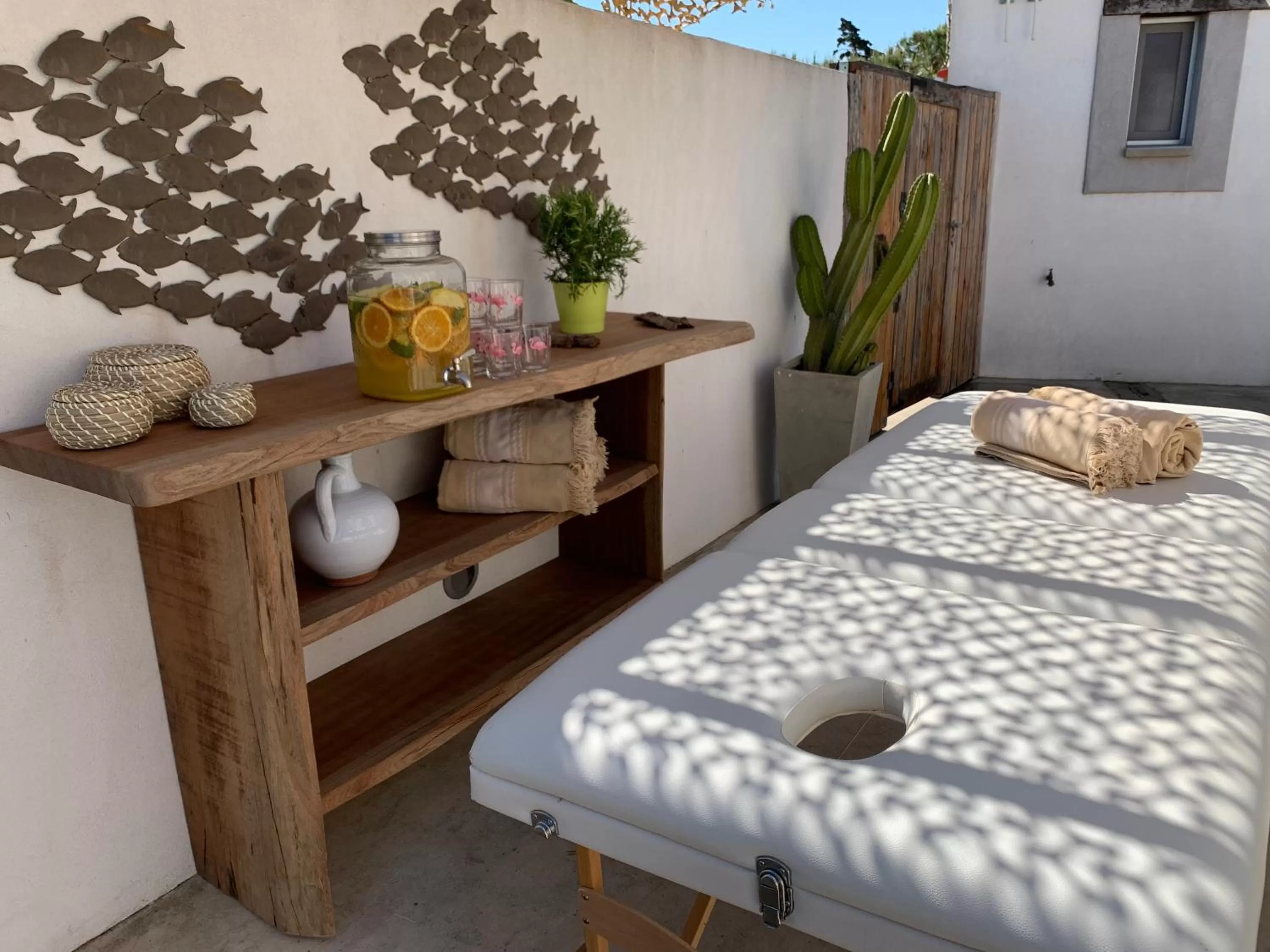 Massage, Bed in Lodge Sainte Helene Adult only