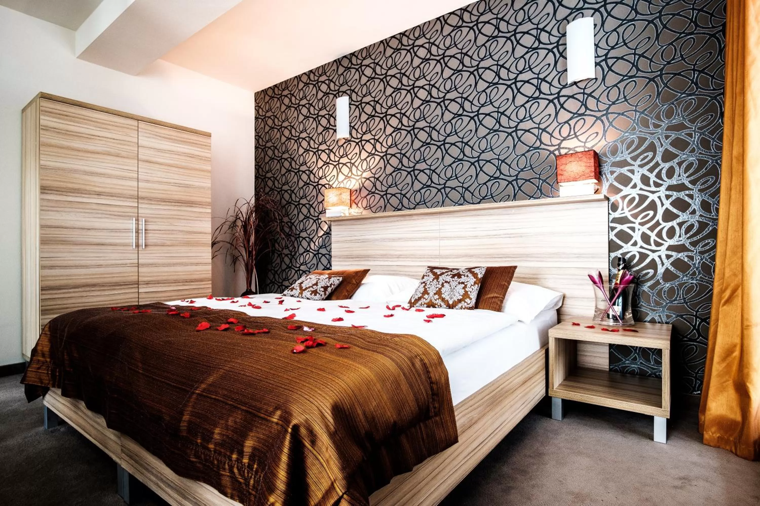 Decorative detail, Bed in Hotel Deluxe with free Wellness and Fitness Centrum