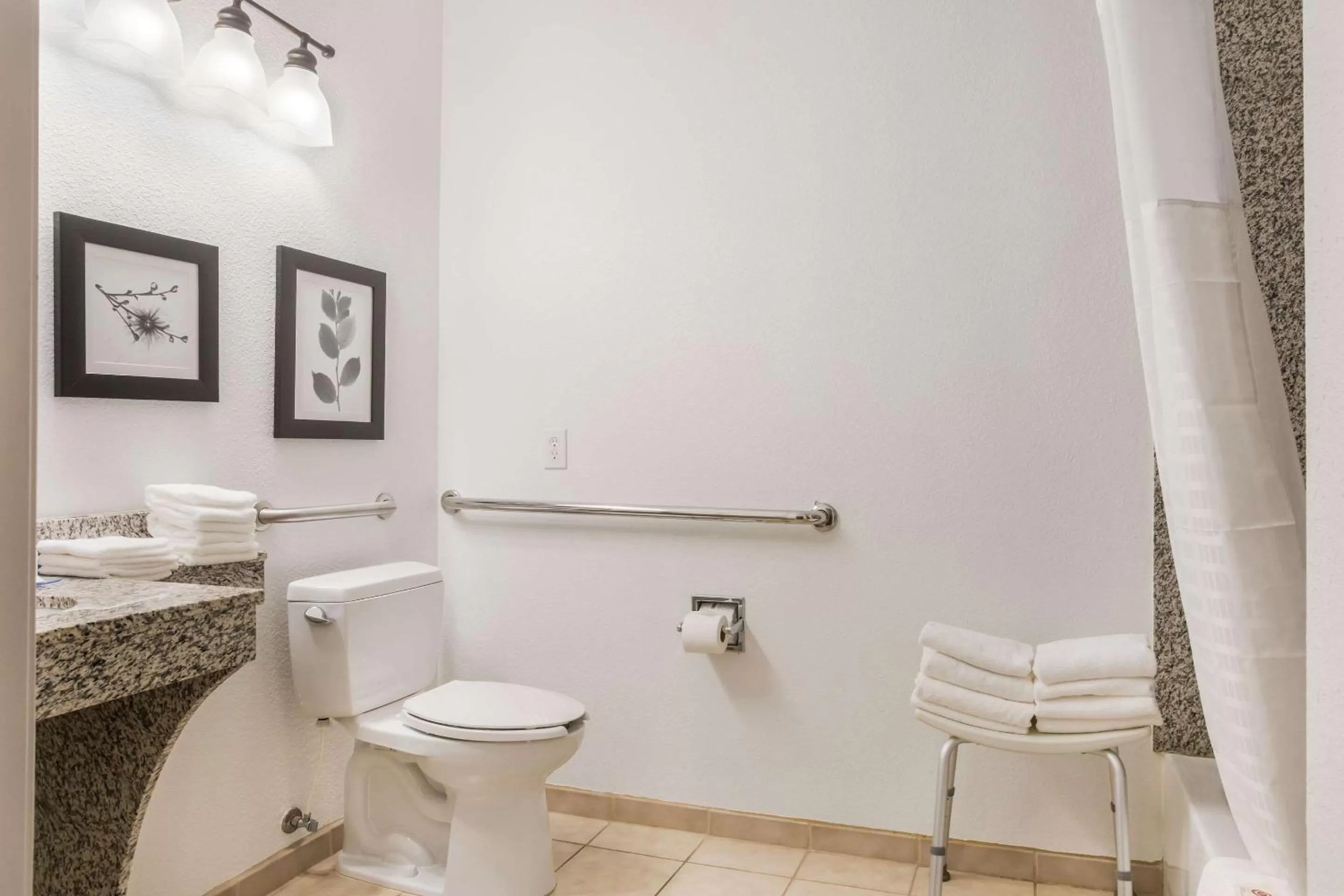 Bathroom in Comfort Inn & Suites Fairburn - Atlanta Southwest