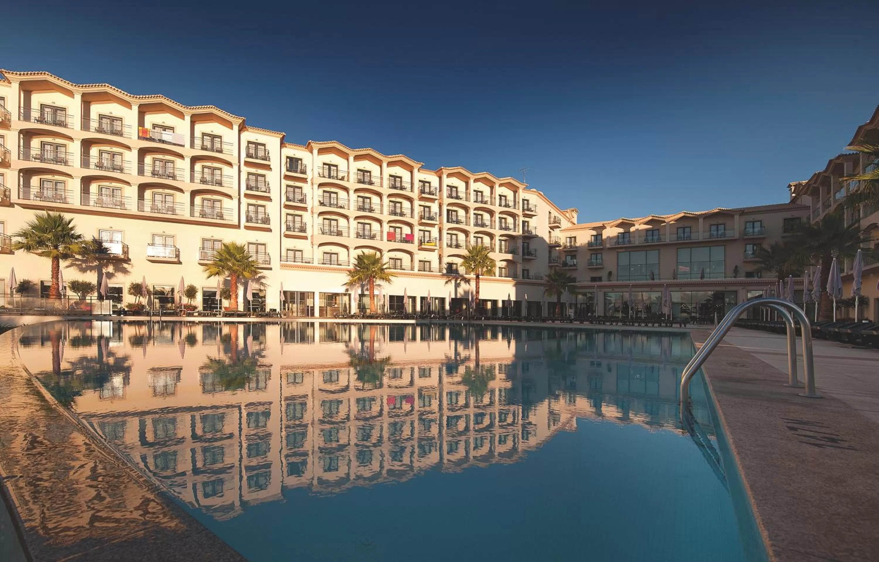 Swimming pool in Vila Gale Santa Cruz