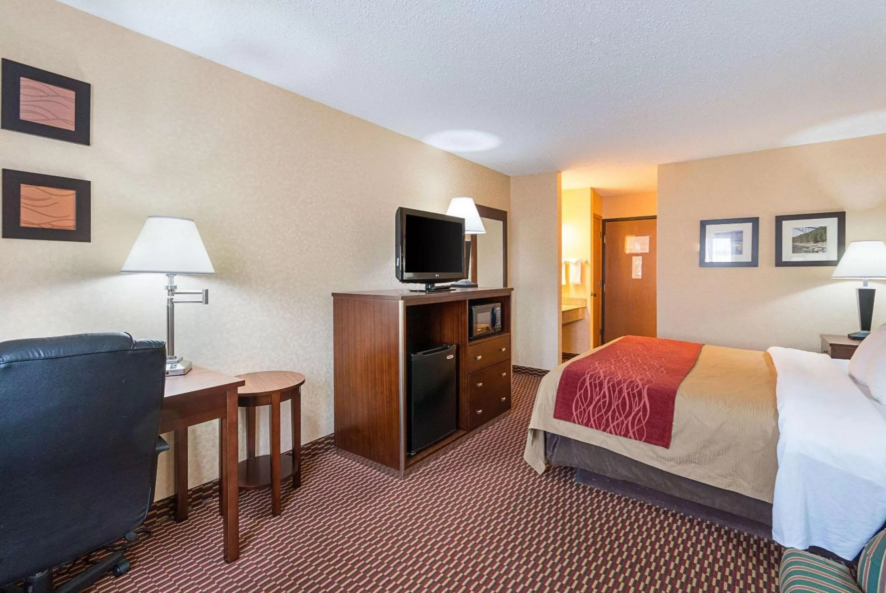 Photo of the whole room in Quality Inn Parkersburg North-Vienna