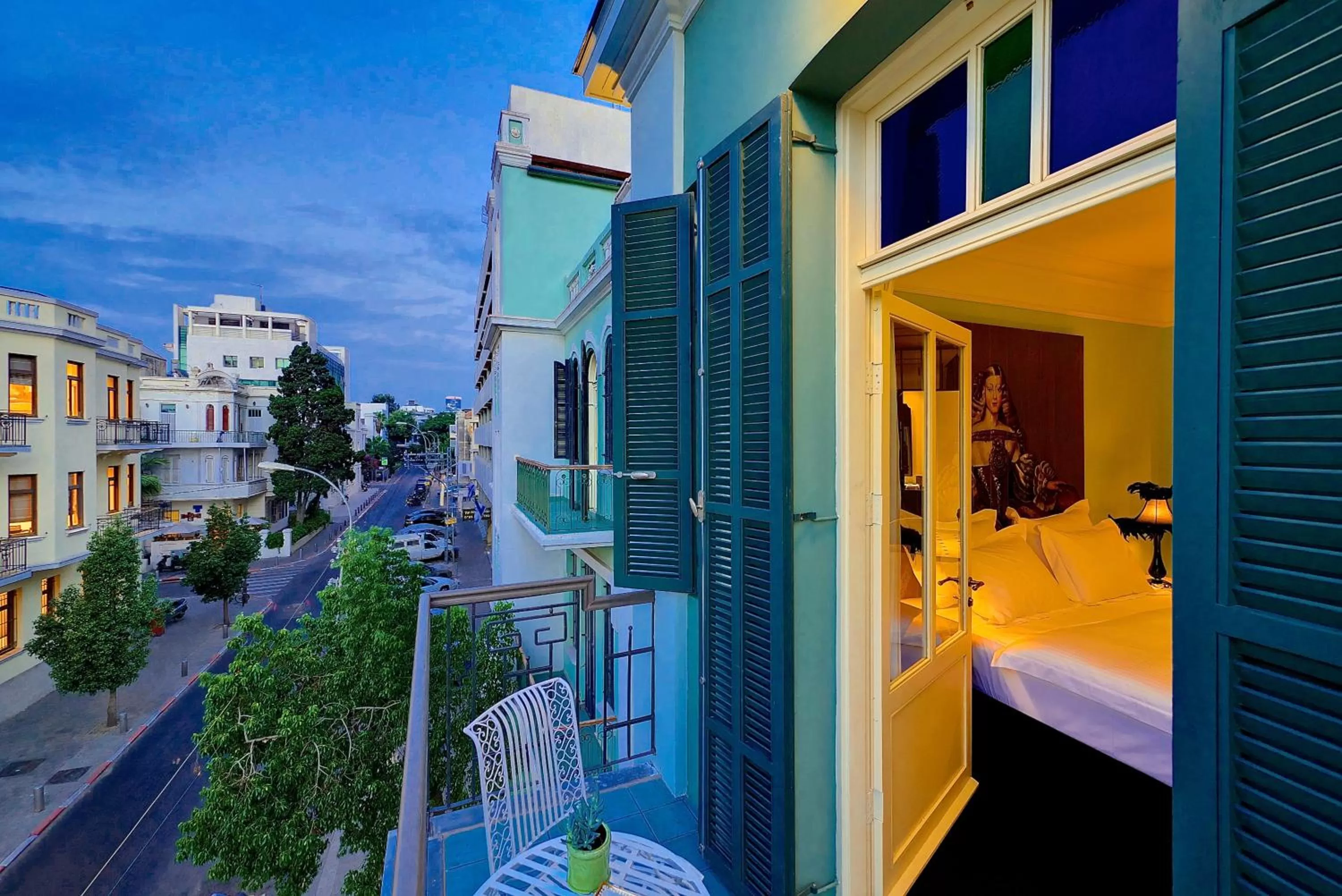 Night in Alma Boutique Hotel & Lounge