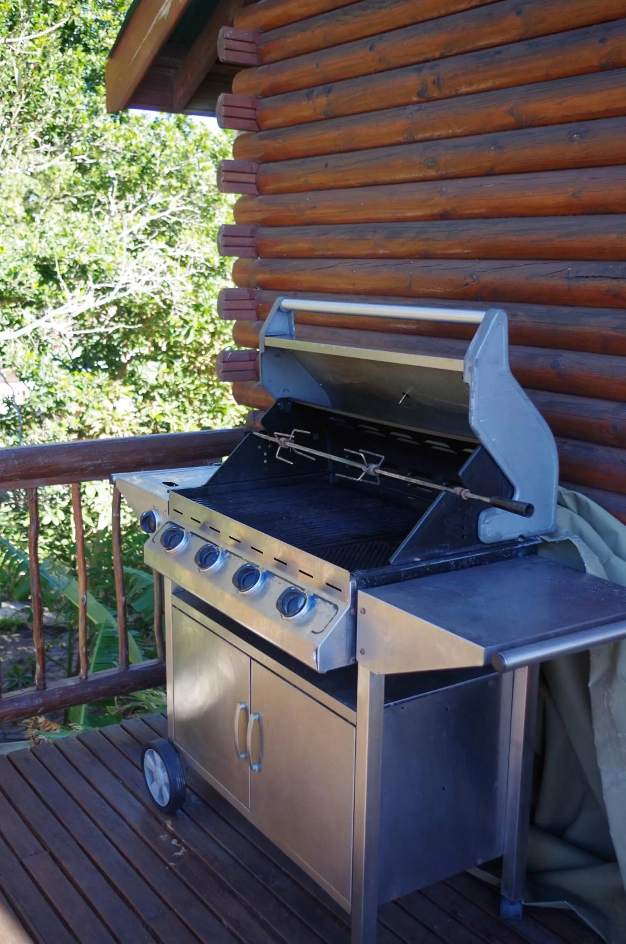 BBQ Facilities in Tertia's Logcabin